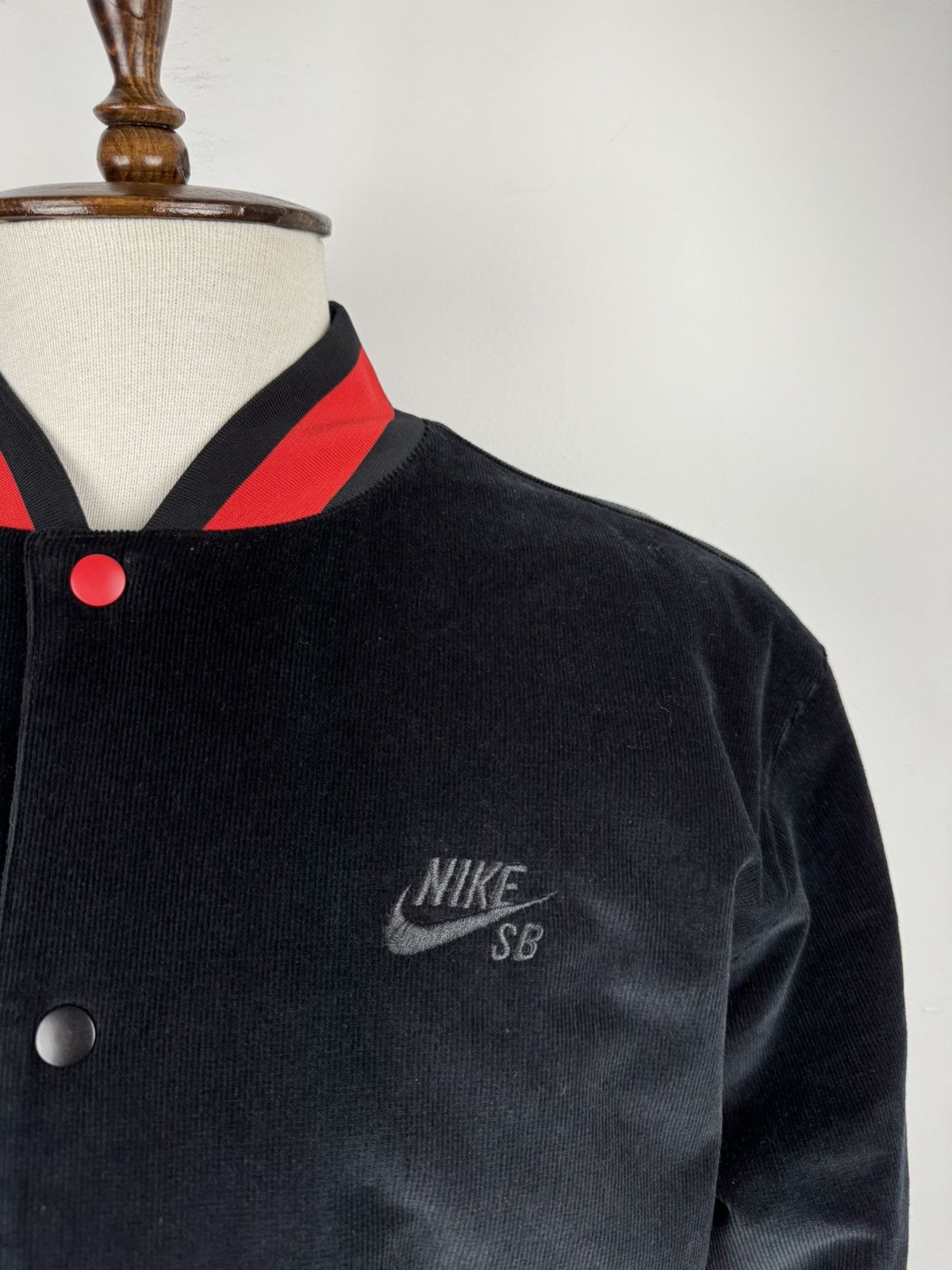Nike NIKE SB Corduroy Bomber Black/University Red Men’s Size XL Size US XL / EU 56 / 4 - 3 Thumbnail