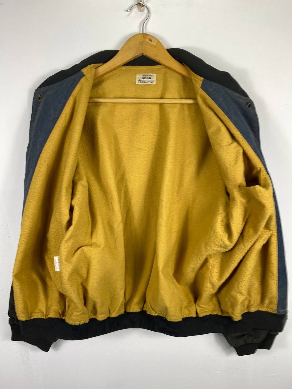 Japanese Brand vintage japanese brand cotton bomber jacket nice design Size US M / EU 48-50 / 2 - 7 Thumbnail