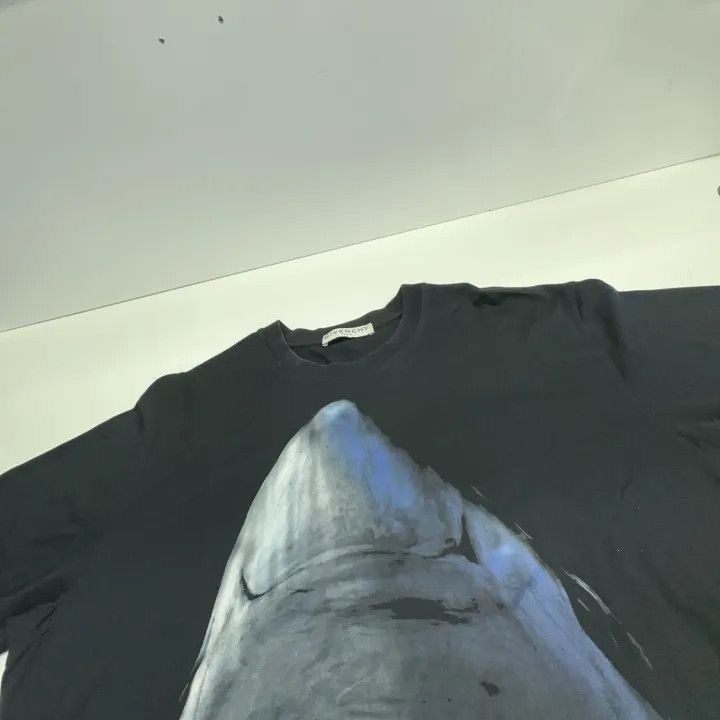 Givenchy Givenchy Givenchy Shark Graphic Loose Fit TShirt -2507 Size US S / EU 44-46 / 1 - 4 Thumbnail