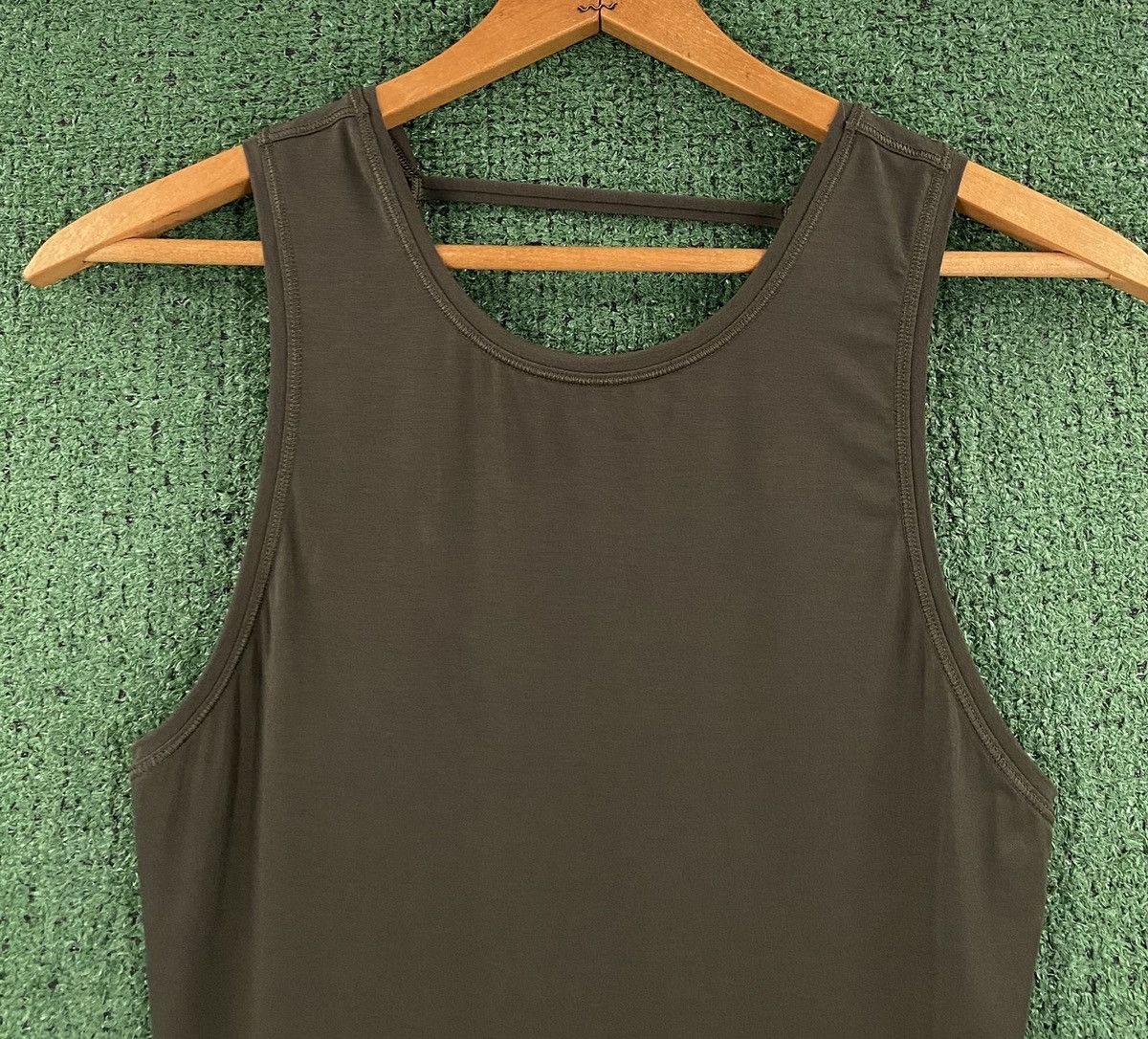 Lululemon Lululemon Deep Stretch Open Back Olive Green Tank Size 2 Size XS / US 0-2 / IT 36-38 - 4 Thumbnail
