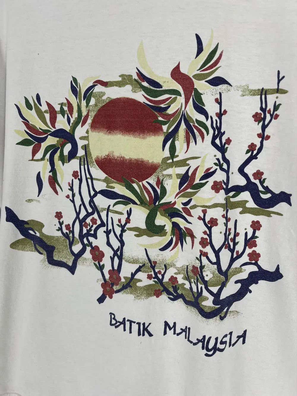Vintage Batik Malaysia Artistic Scenic Malaysia 90s Travel Tee Size US S / EU 44-46 / 1 - 6 Thumbnail