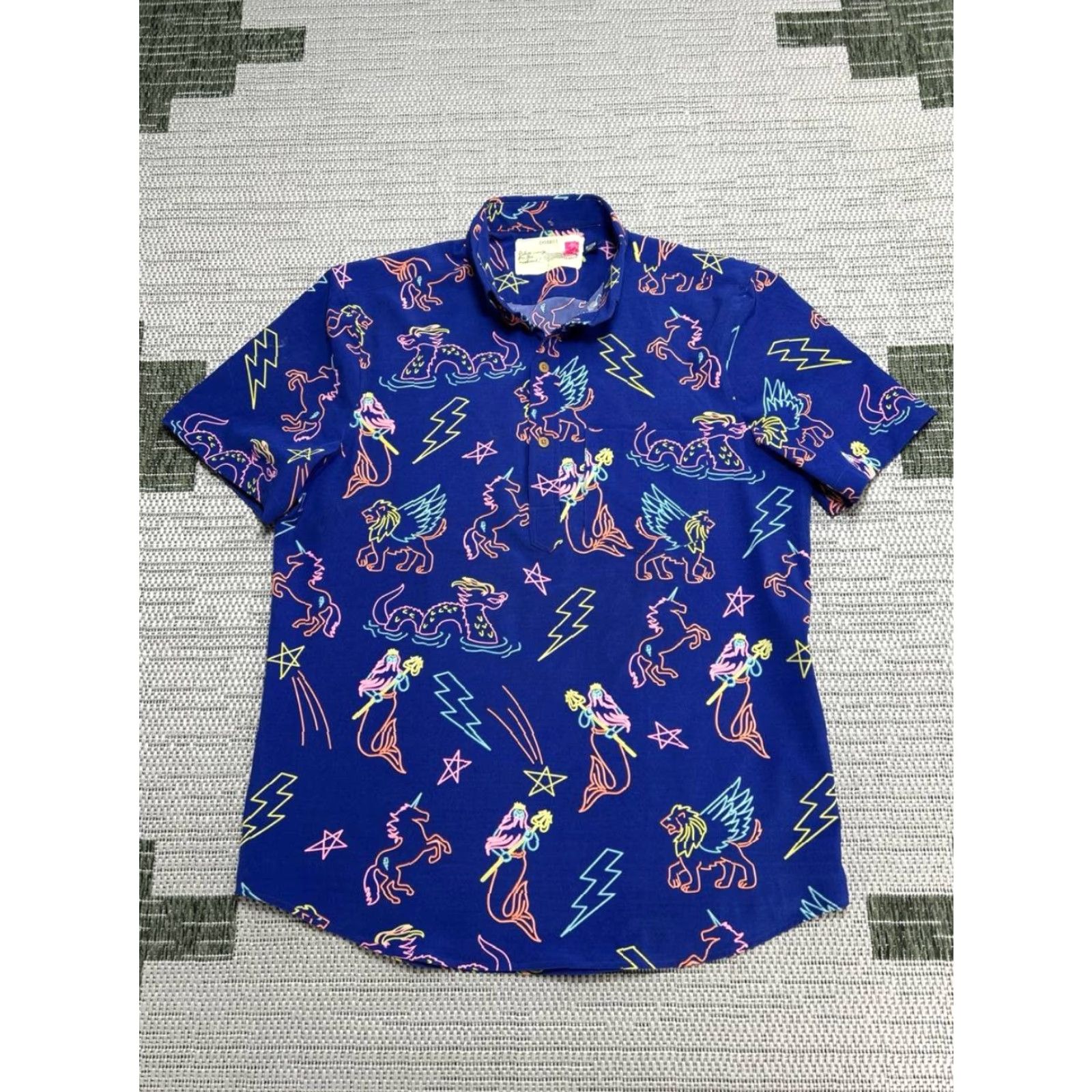 Chubbies Chubbies The Neon Lights Friday Shirt Mens Medium Blue Geometric Print Weekend Size US M / EU 48-50 / 2 - 2 Thumbnail