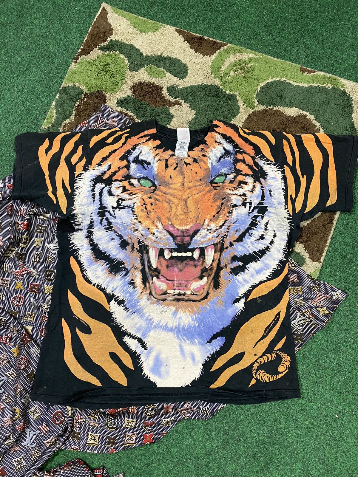 Liquid Blue × Vintage Vintage 1995 Tiger Liquid Blue T-Shirt Adult Size XLarge Size US XL / EU 56 / 4 - 1 Thumbnail