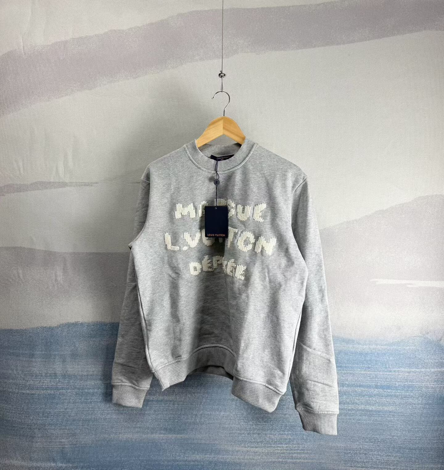 Louis Vuitton louis vuitton gray embroidered sweatshirt size M Size US M / EU 48-50 / 2 - 1 Thumbnail