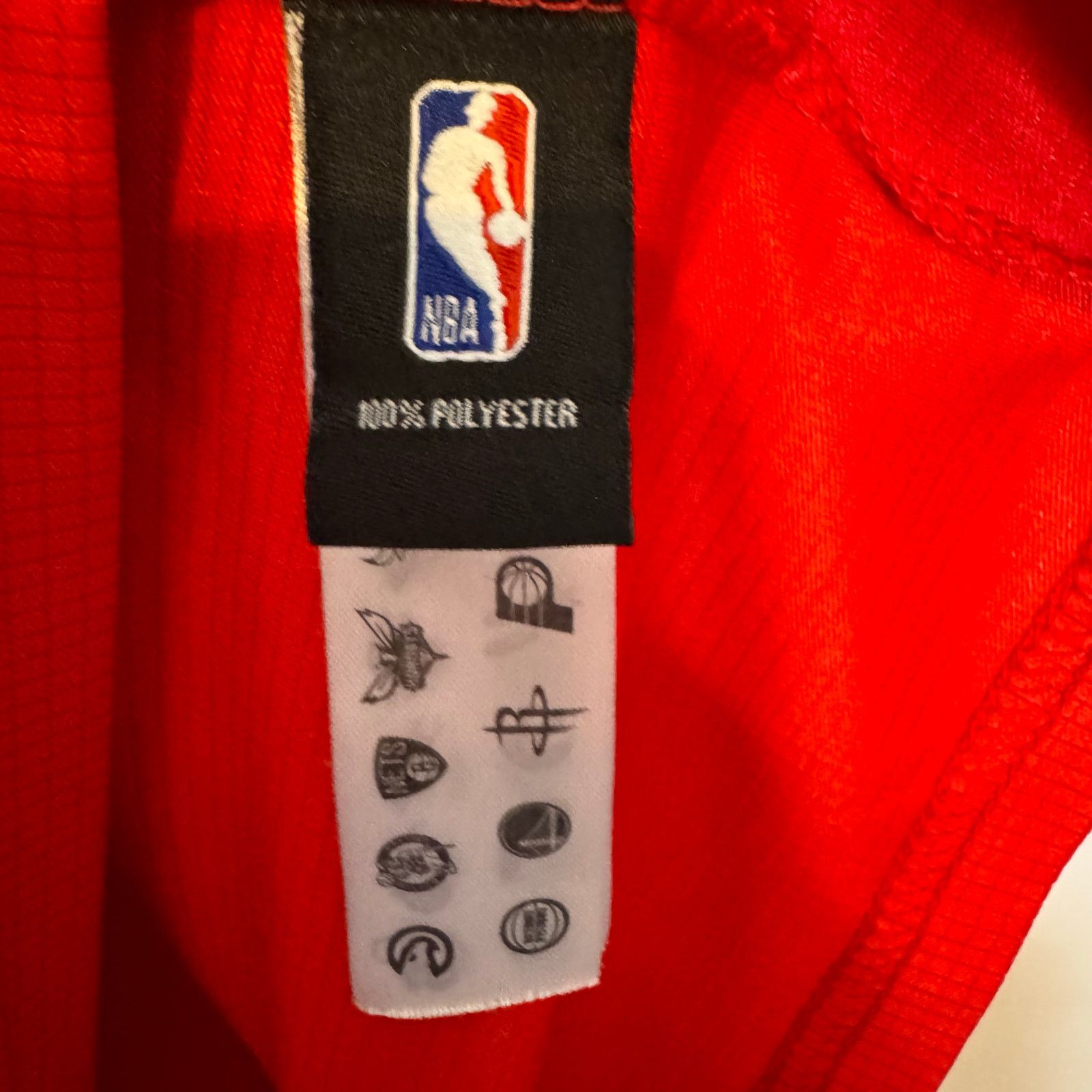 NBA Chicago Bulls NBA Red Logo Tee Shirt Mens Large Athletic Fit Size US L / EU 52-54 / 3 - 5 Thumbnail