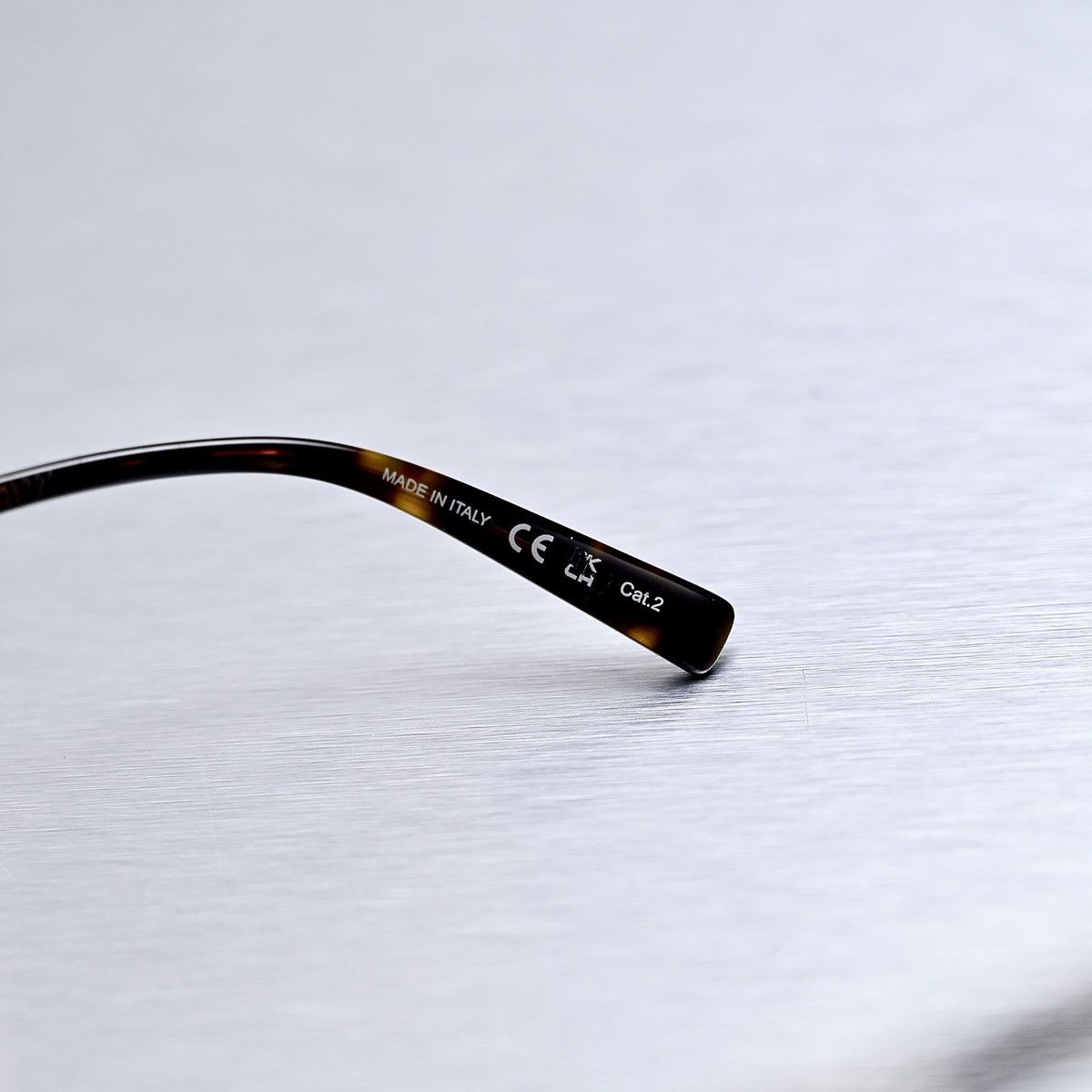 Yves Saint Laurent SAINT LAURENT SL 692 SUNGLASSES Size ONE SIZE - 4 Thumbnail