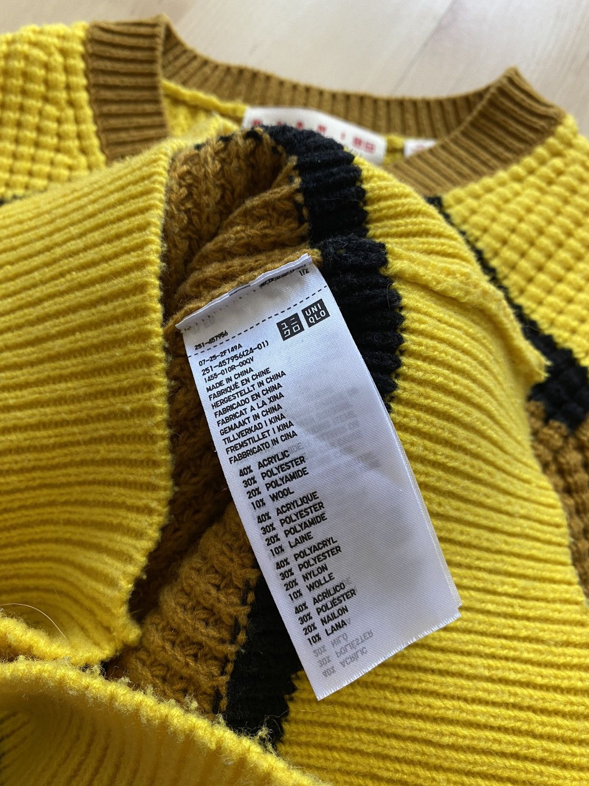 Marni Marni x Uniqlo v neck Knit sweater Size XS / US 0-2 / IT 36-38 - 11 Thumbnail