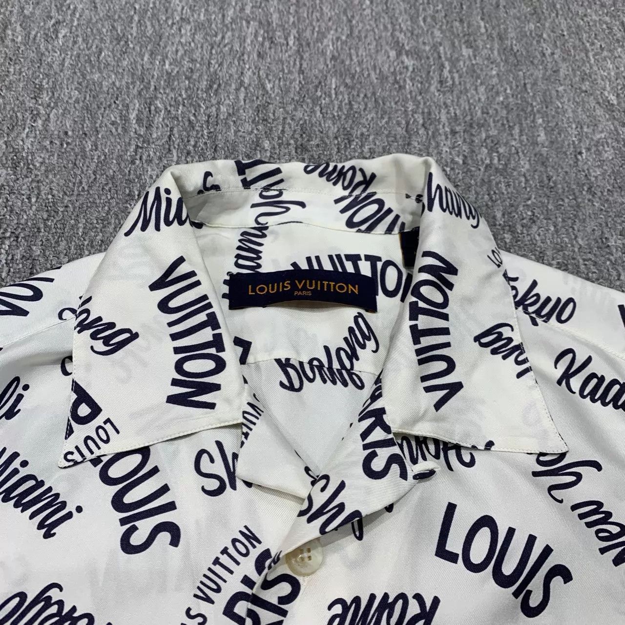 Louis Vuitton LV White Monogram Short Sleeve S 95 New 2 Buttons Replaced Size US S / EU 44-46 / 1 - 8 Thumbnail