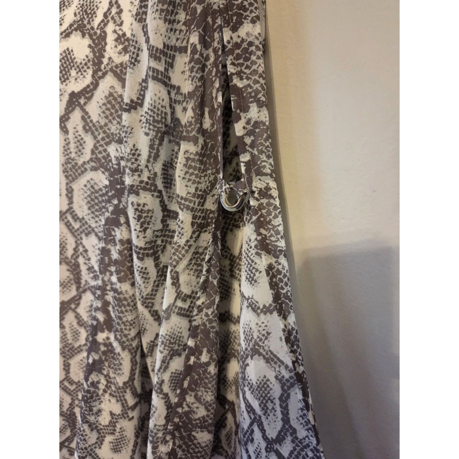 Vintage C Est. 1946 Blouse Gray White Animal Print Lined 3/4 Sleeve Size 22/24W Womens Size 3XL / US 20-22 - 4 Thumbnail
