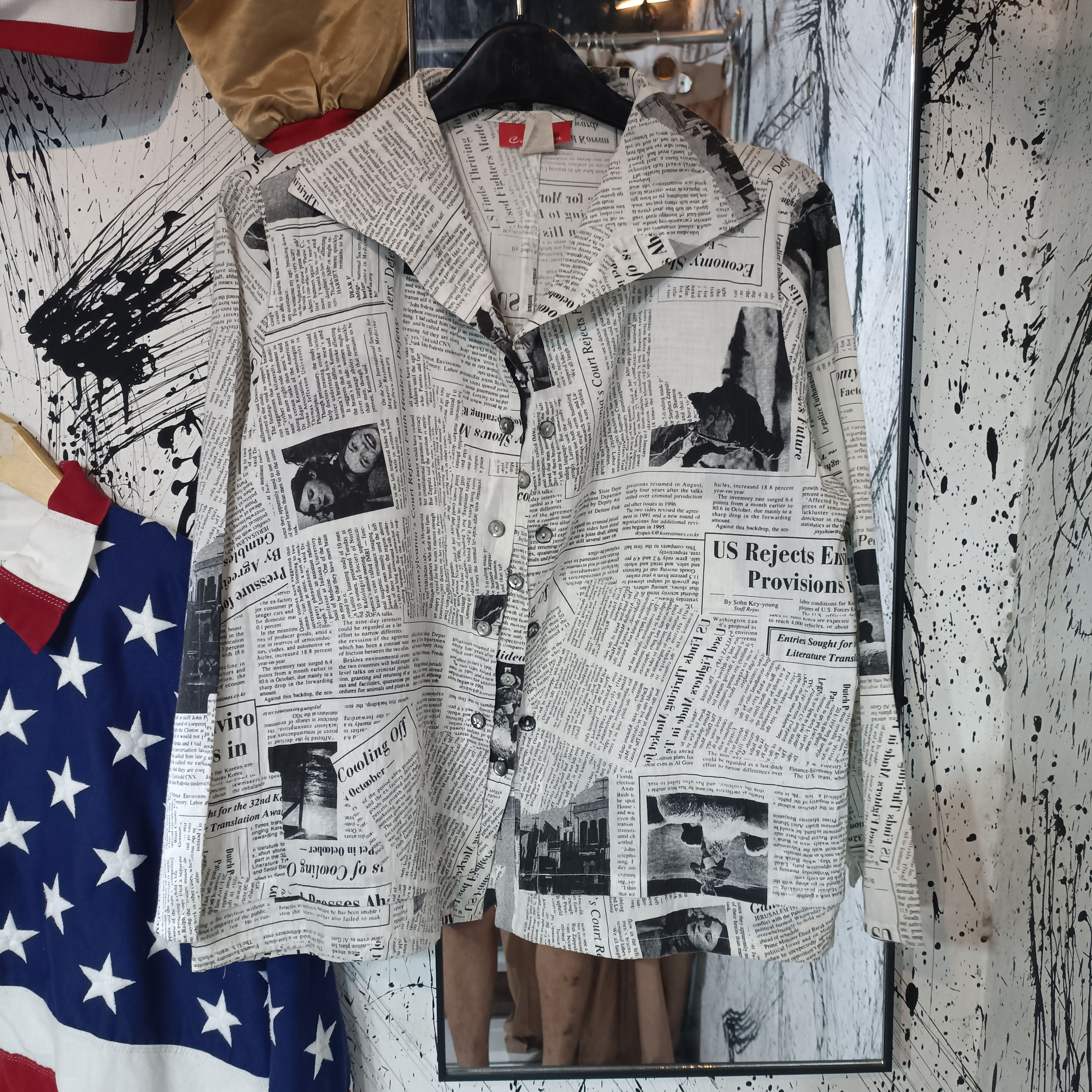 Japanese Brand Vintage News Paper Tops 3 Button Ic Collection Made In USA Size M / US 6-8 / IT 42-44 - 1 Thumbnail