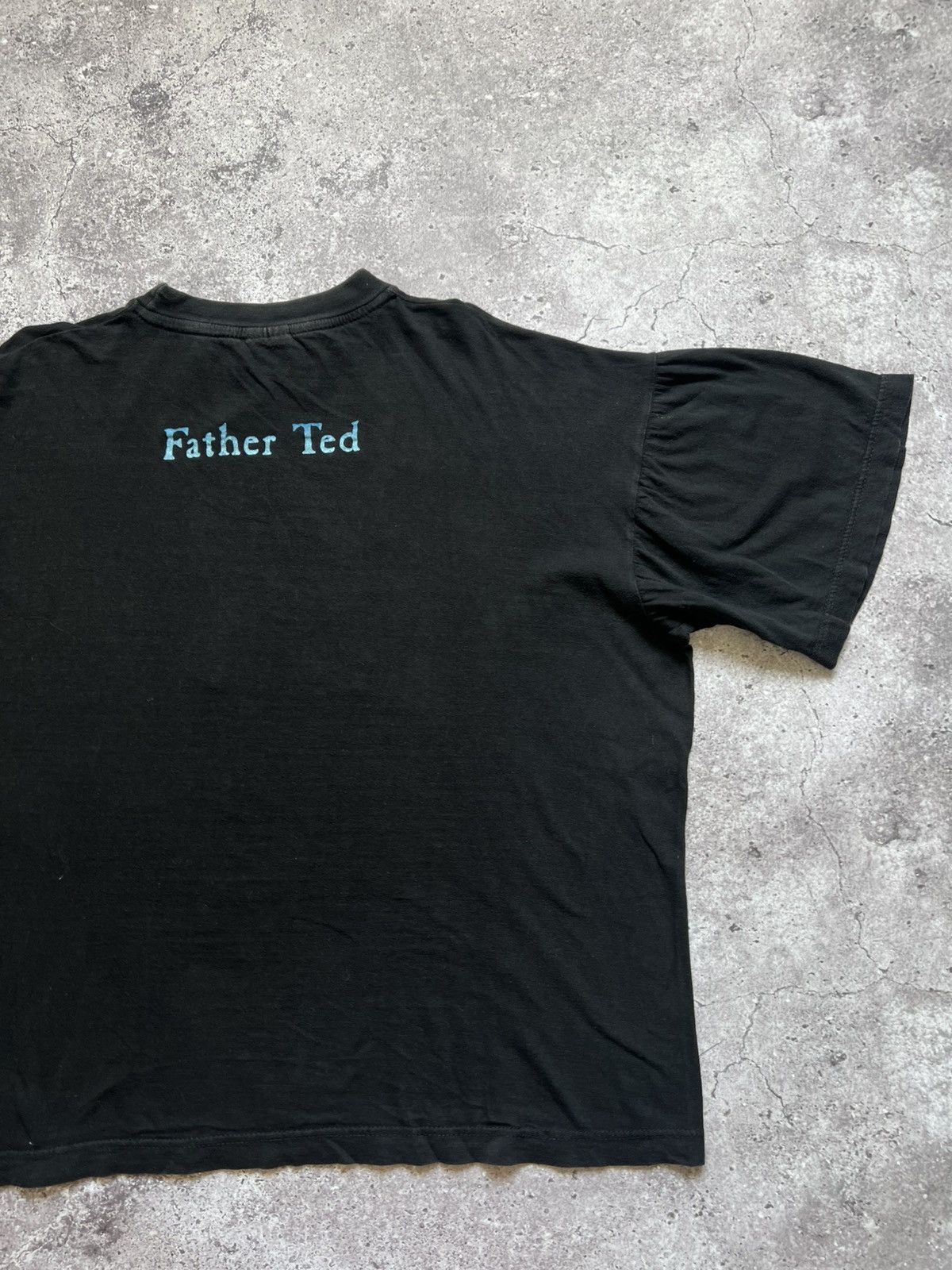 Vintage Vintage 90s Father Ted Drink Feck Girls Arse T-shirt Size US XL / EU 56 / 4 - 14 Thumbnail