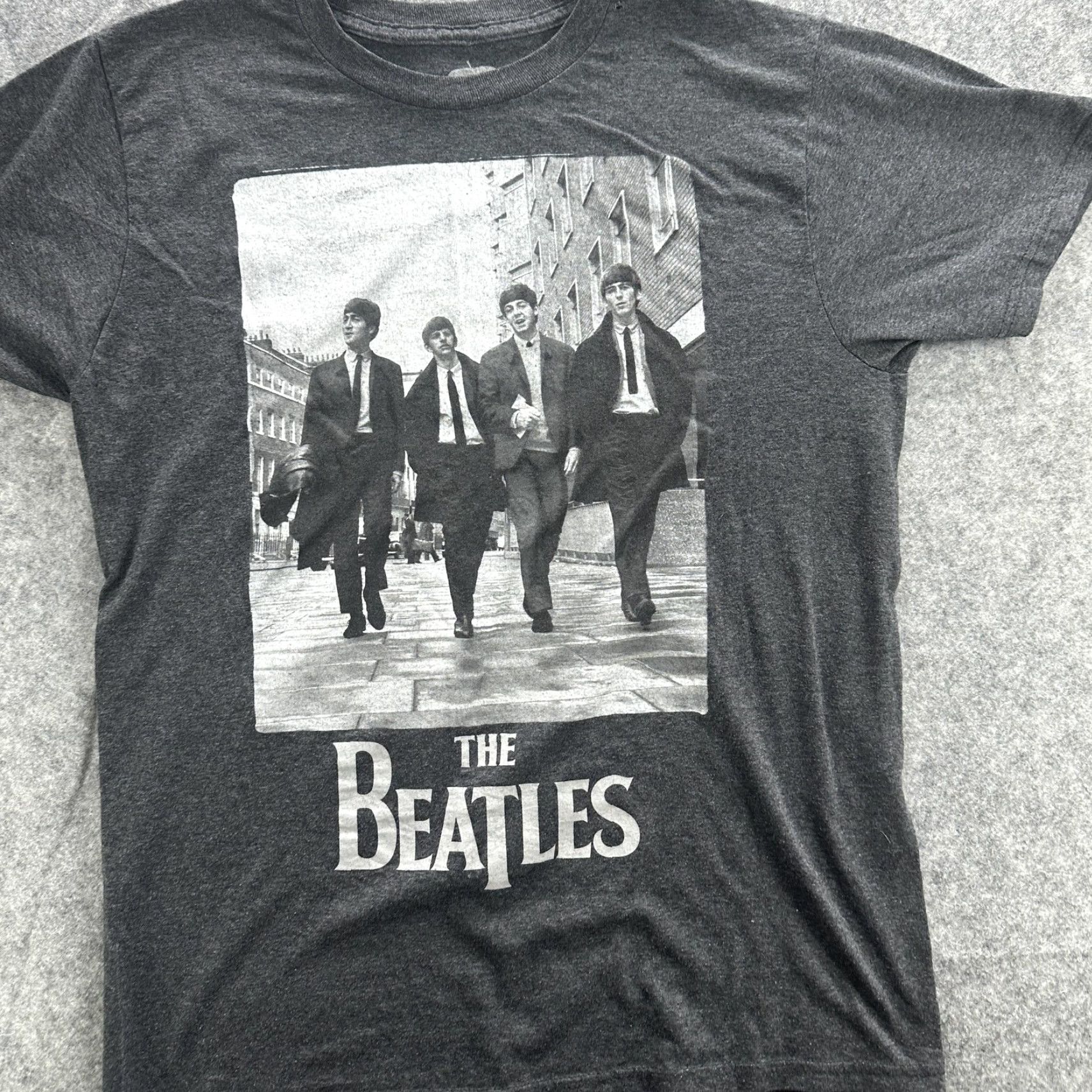 Vintage VINTAGE The Beatles Shirt Mens L Abbey Walking Photo Graphic Band T-Shirt Tee Music Size US L / EU 52-54 / 3 - 2 Thumbnail