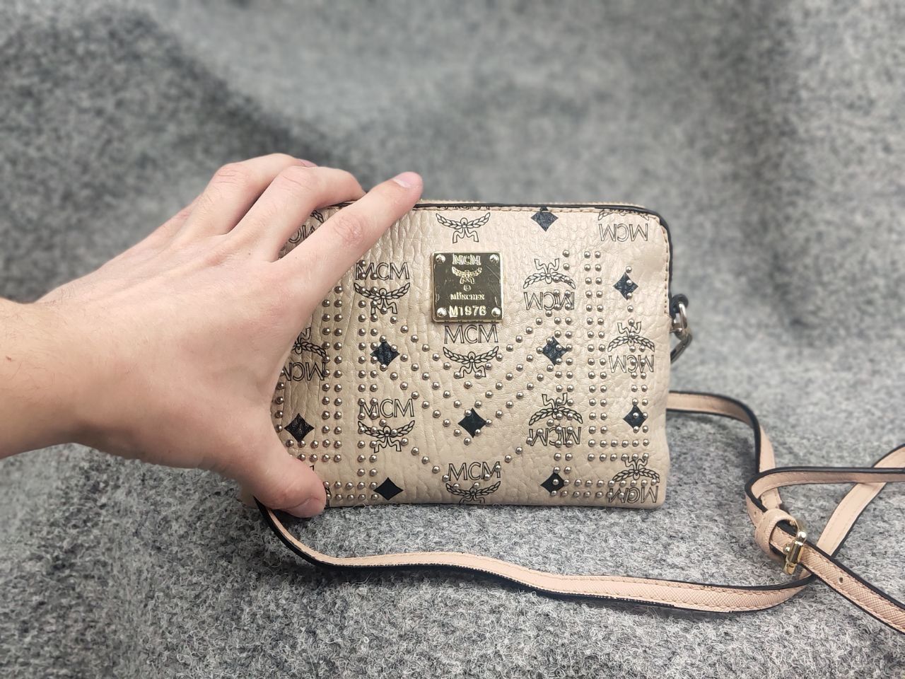 MCM MCM Authentic Vintage Small beige monogram crossbody Zip Bag Size ONE SIZE - 3 Thumbnail