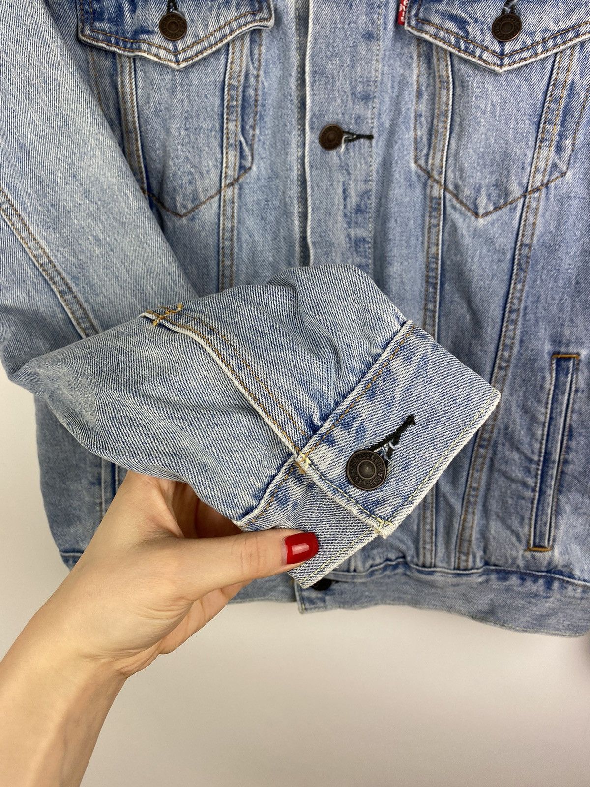 Levi's Levi’s men’s denim trucker jacket size L light blue Size US L / EU 52-54 / 3 - 11 Thumbnail