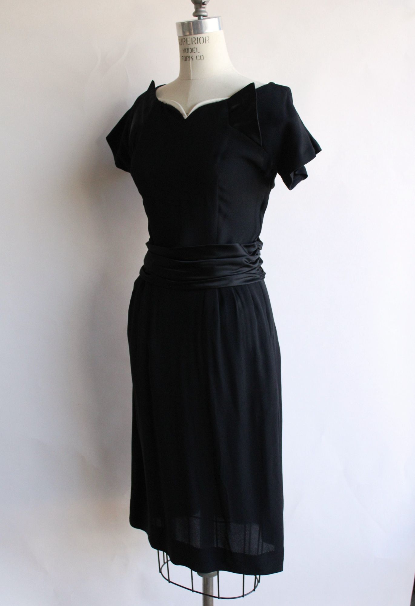 Vintage Vintage 1950s Dress, Black Rayon Dress With Cummerbund Belt Size S / US 4 / IT 40 - 6 Thumbnail