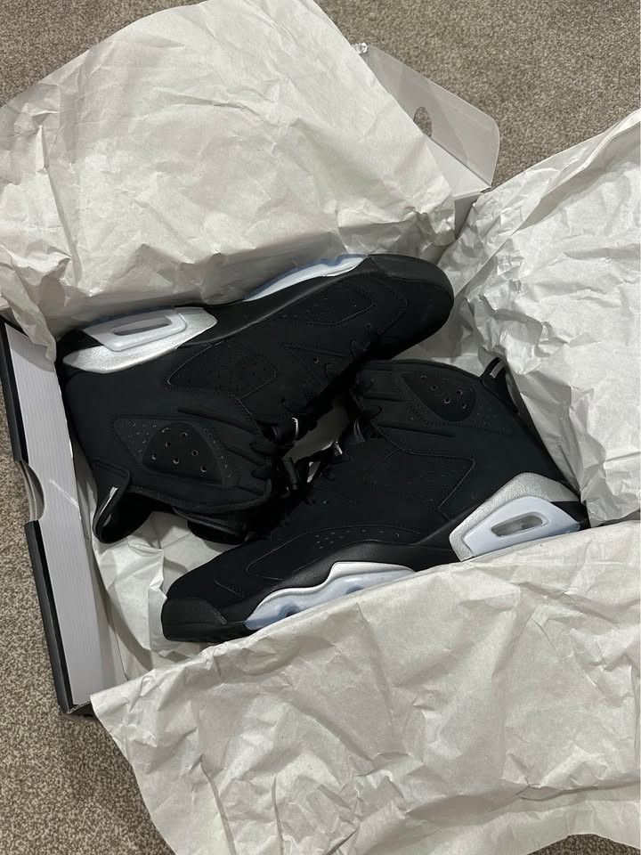 Nike Nike Air Jordan’s retro 6s Size US 11 / EU 44 - 3 Thumbnail