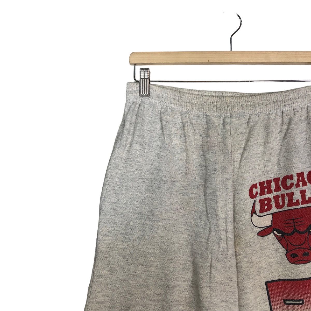 Japanese Brand 🔥90’s Chicago Bulls Sweatpants Big Logo Streetwear Size US 32 / EU 48 - 6 Thumbnail