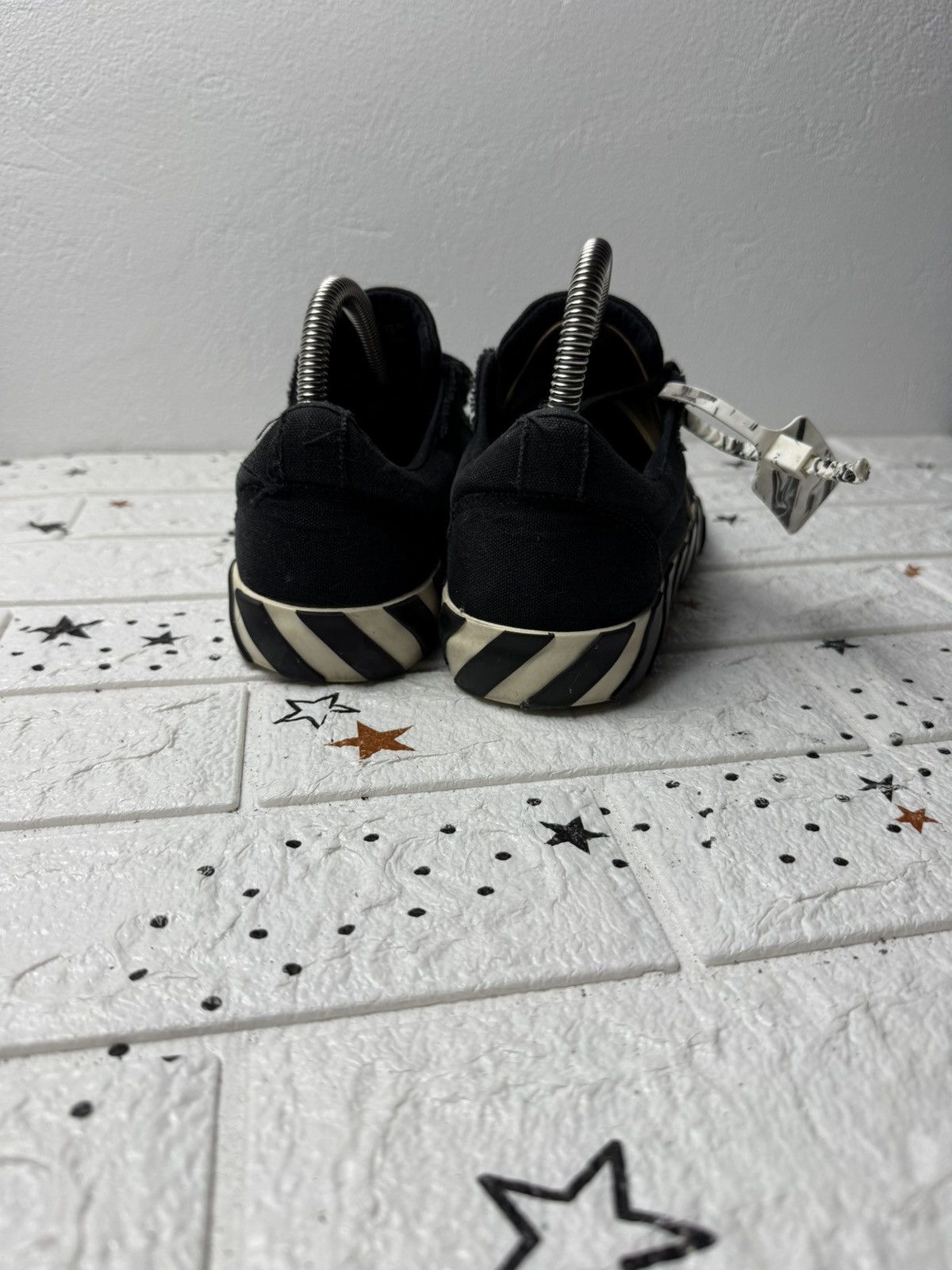Off-White Off-White Low Vulcanized Canvas US6 UK5.5 EUR38 Sneakers Size US 6 / EU 39 - 8 Thumbnail