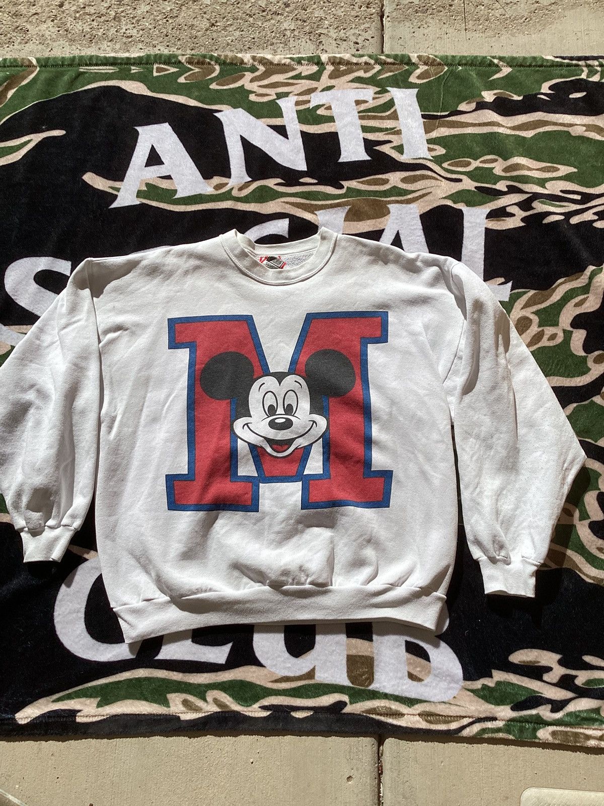 Disney Vtg Mickey Mouse Walt Disney designs USA made osfa sweatshrt Size US XL / EU 56 / 4 - 1 Thumbnail