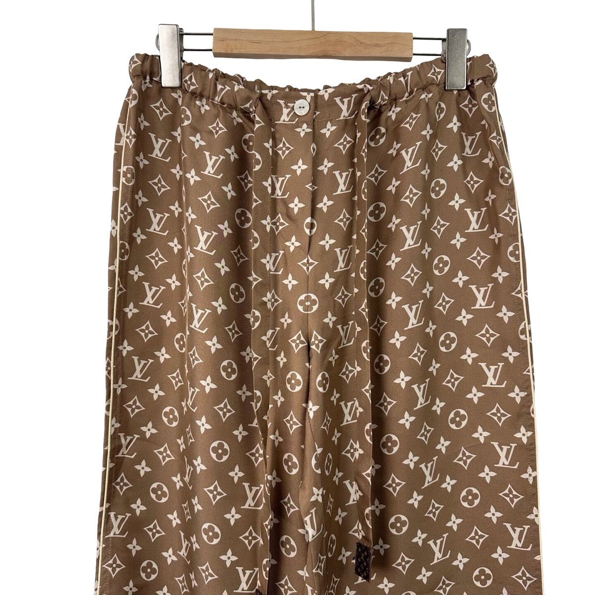 Louis Vuitton Louis Vuitton Brown Monogram Silk Jogger Pants Size 26" / US 2 / IT 38 - 3 Thumbnail