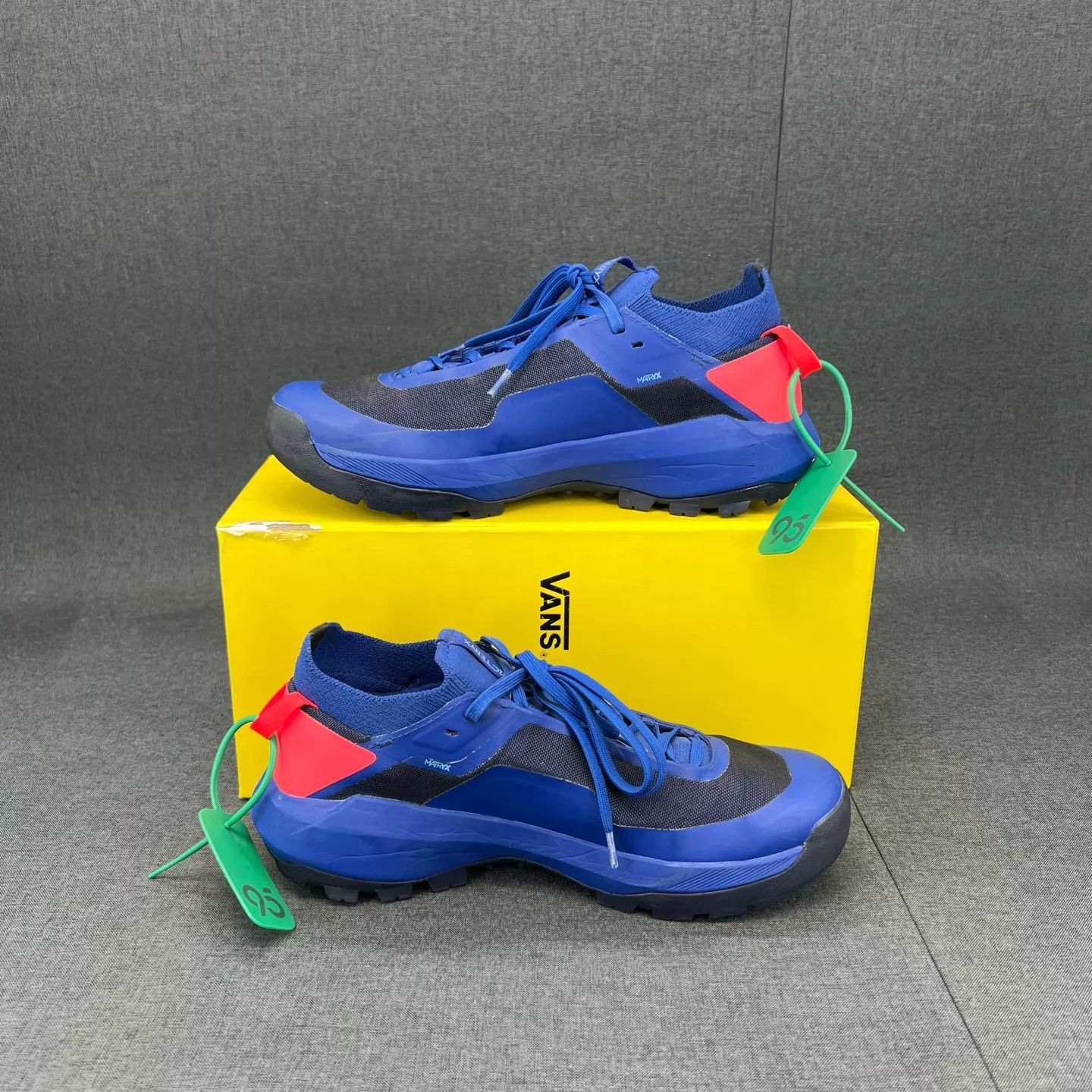 Arc'teryx Arc'teryx Vertex Alpine Blue 40 Worn a few w/ Box Size US 7 / EU 40 - 2 Thumbnail