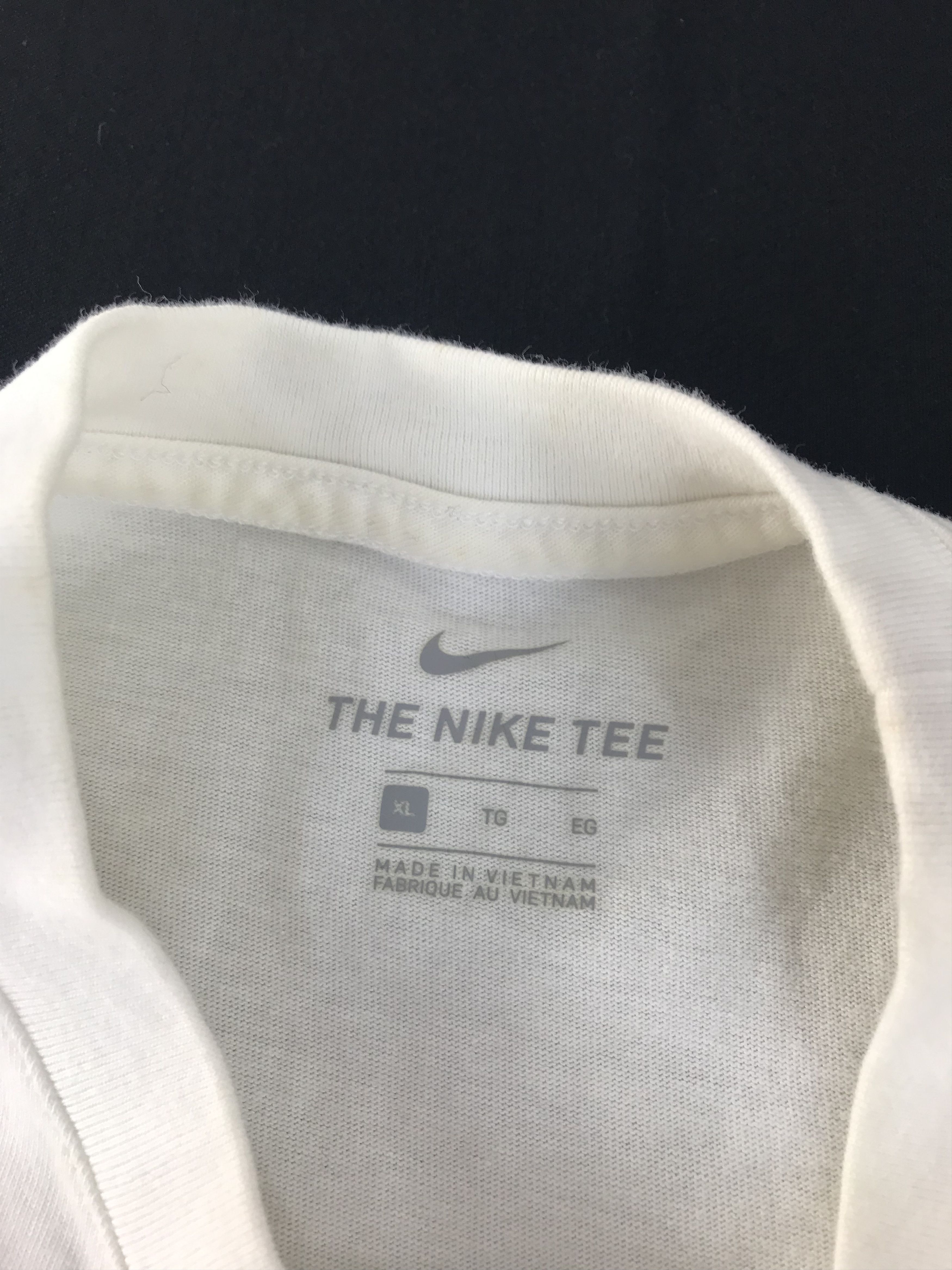 Nike Vintage Style Nike Swoosh Big Logo Printed Tee Size US XL / EU 56 / 4 - 4 Thumbnail