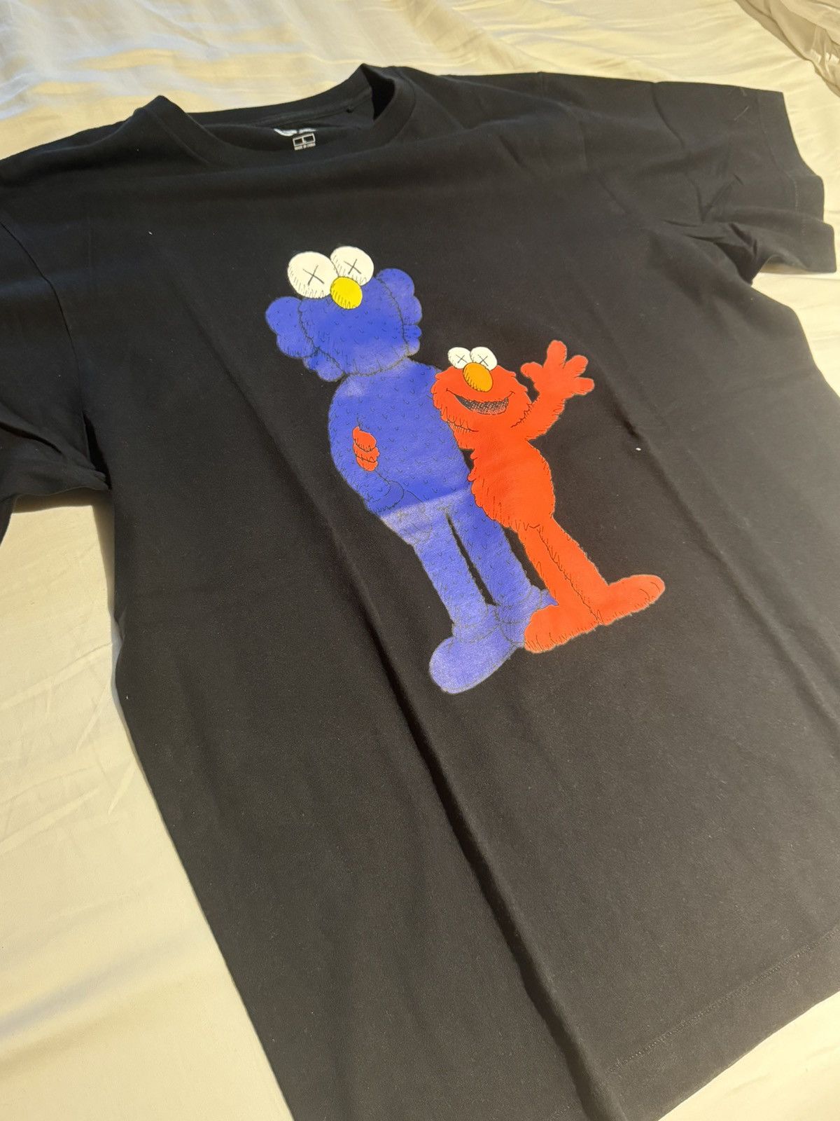 Kaws × Uniqlo Kaws x Sesame Street BFF Elmo Tee Size US L / EU 52-54 / 3 - 5 Thumbnail