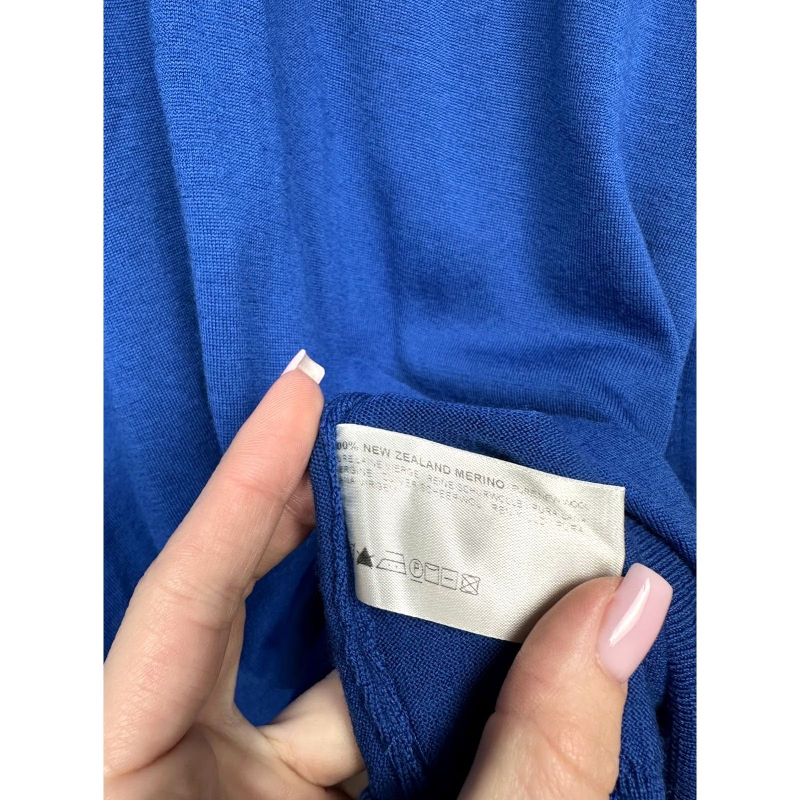 John Smedley John Smedley Mens Wool Knit V-neck Sweater Size L Blue Sleeves Long Sleeve Pullover Knit Pattern Solid Vintage: No Size US L / EU 52-54 / 3 - 5 Thumbnail