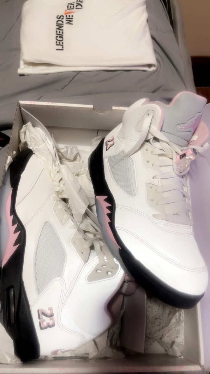 Jordan Brand Jordan 5 Retro soft pink Size US 9 / EU 42 - 1 Thumbnail