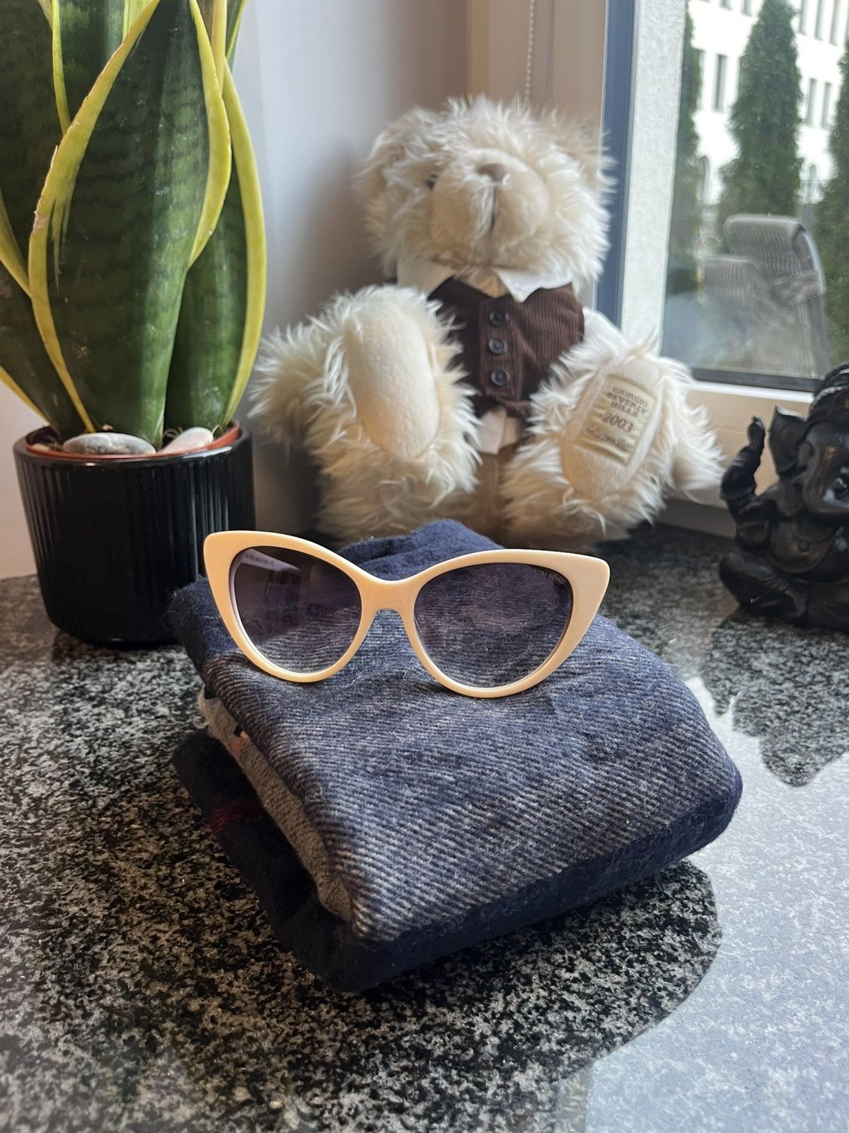 Tom Ford TOM FORD 2005 NIKITA CAT EYE SUNGLASSES RIHANNA KARDASHIAN Size ONE SIZE - 2 Thumbnail