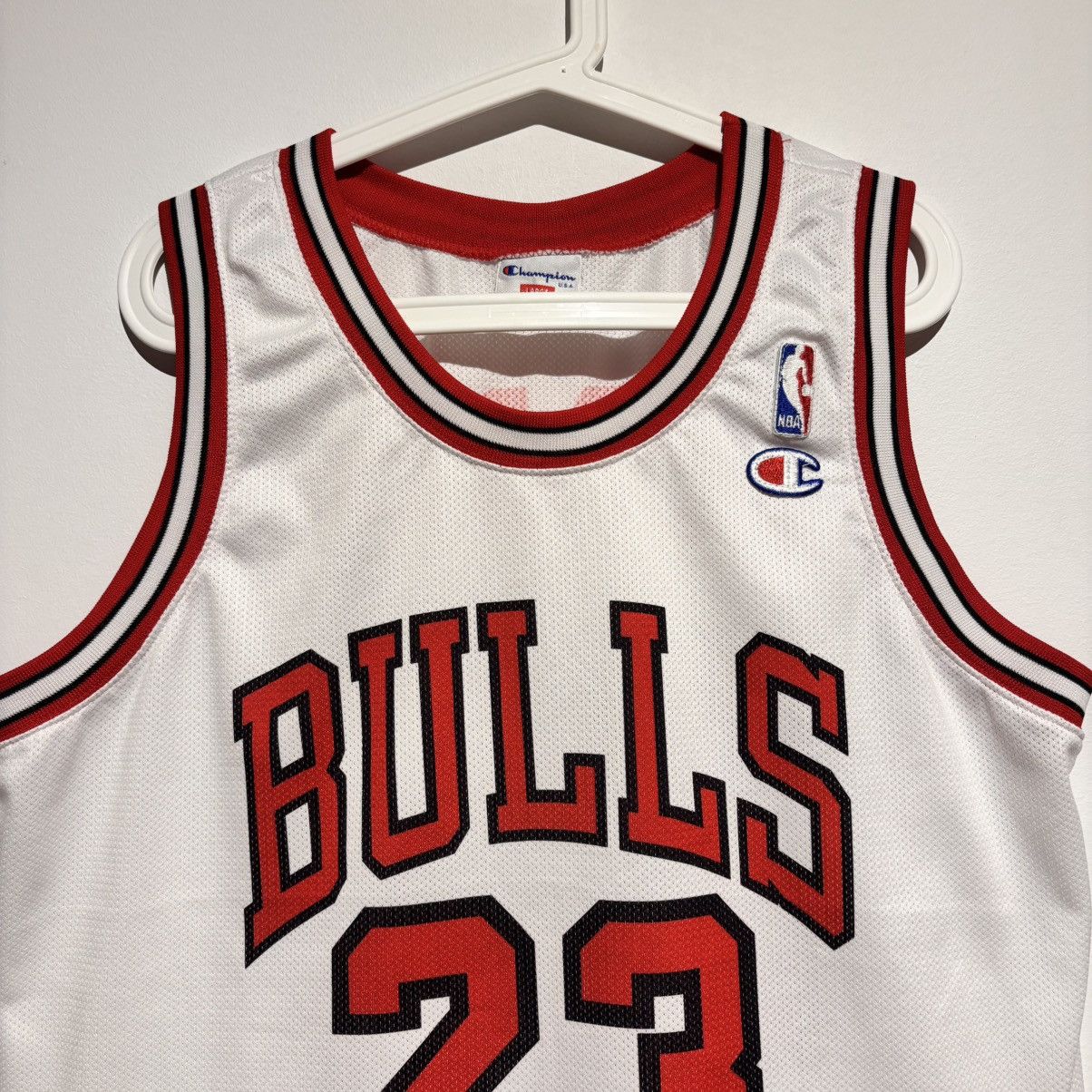 Champion MICHAEL JORDAN CHICAGO BULLS WHITE CHAMPION JERSEY 90s RARE Size US L / EU 52-54 / 3 - 3 Thumbnail