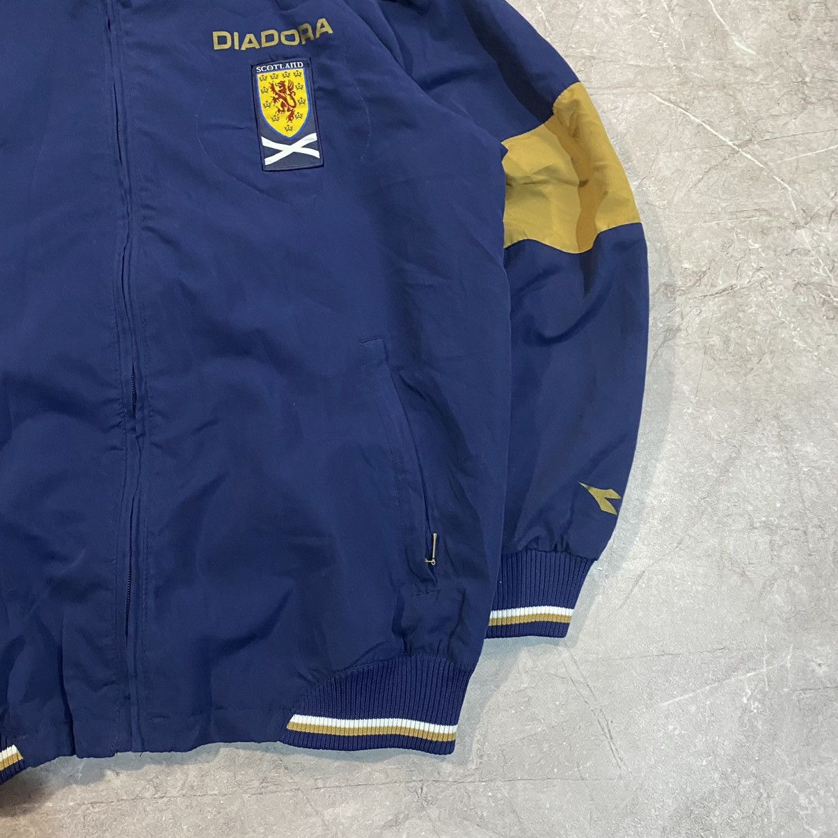 Diadora VINTAGE DIADORA LIGHT JACKET SCOTLAND SOCCER JERSEY Size US M / EU 48-50 / 2 - 5 Thumbnail