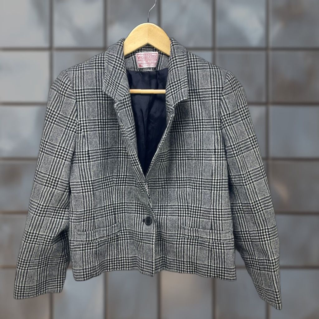 Pendleton VINTAGE Pendleton Blazer Womens Petite Small Plaid Made in USA USA White 6 / 8 Tuxedo Petites Womens Blazer Size M / US 6-8 / IT 42-44 - 1 Thumbnail