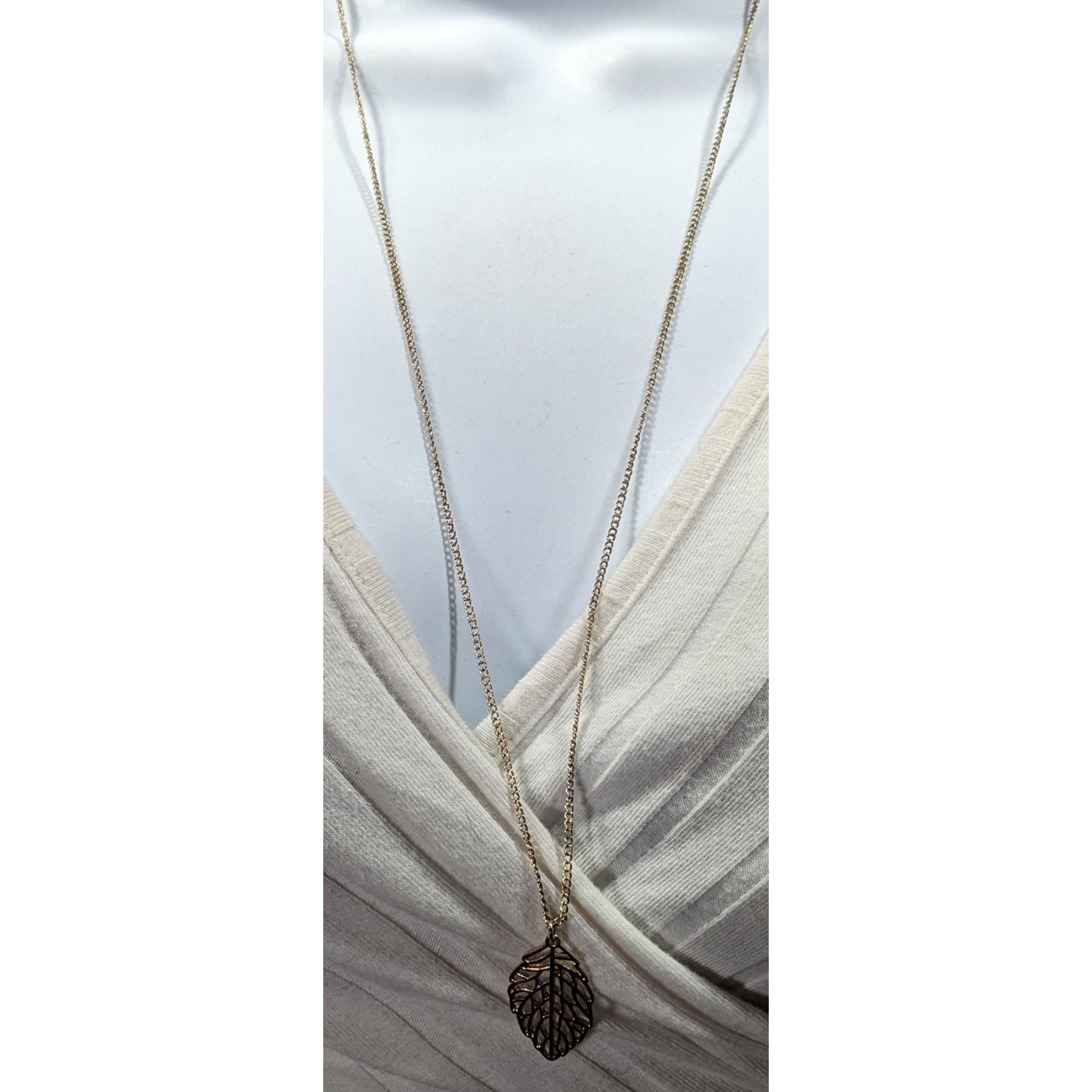 Other Nature Inspired Gold Tone Leaf Pendant Necklace Size ONE SIZE - 2 Thumbnail