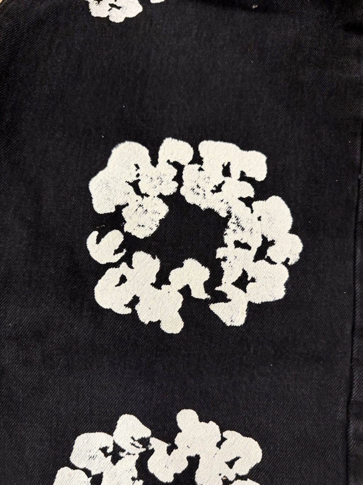 DENIM TEARS Black denim tears cotton wreath jeans Size US 38 / EU 54 - 4 Thumbnail
