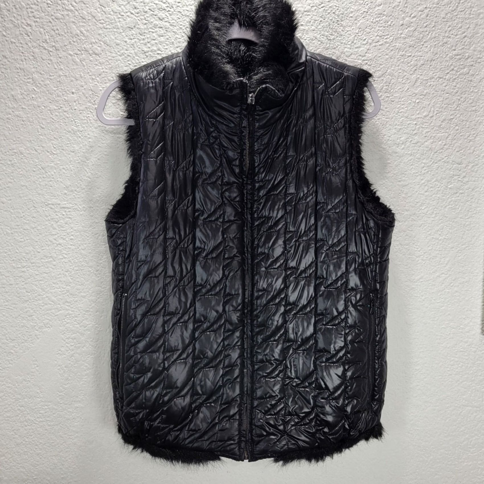 Marc by Marc Jacobs Marc by Marc Jacobs Reversible Faux Fur Puffer Vest Size Small Black Zip Front Women's Vest Size S / US 4 / IT 40 - 4 Thumbnail