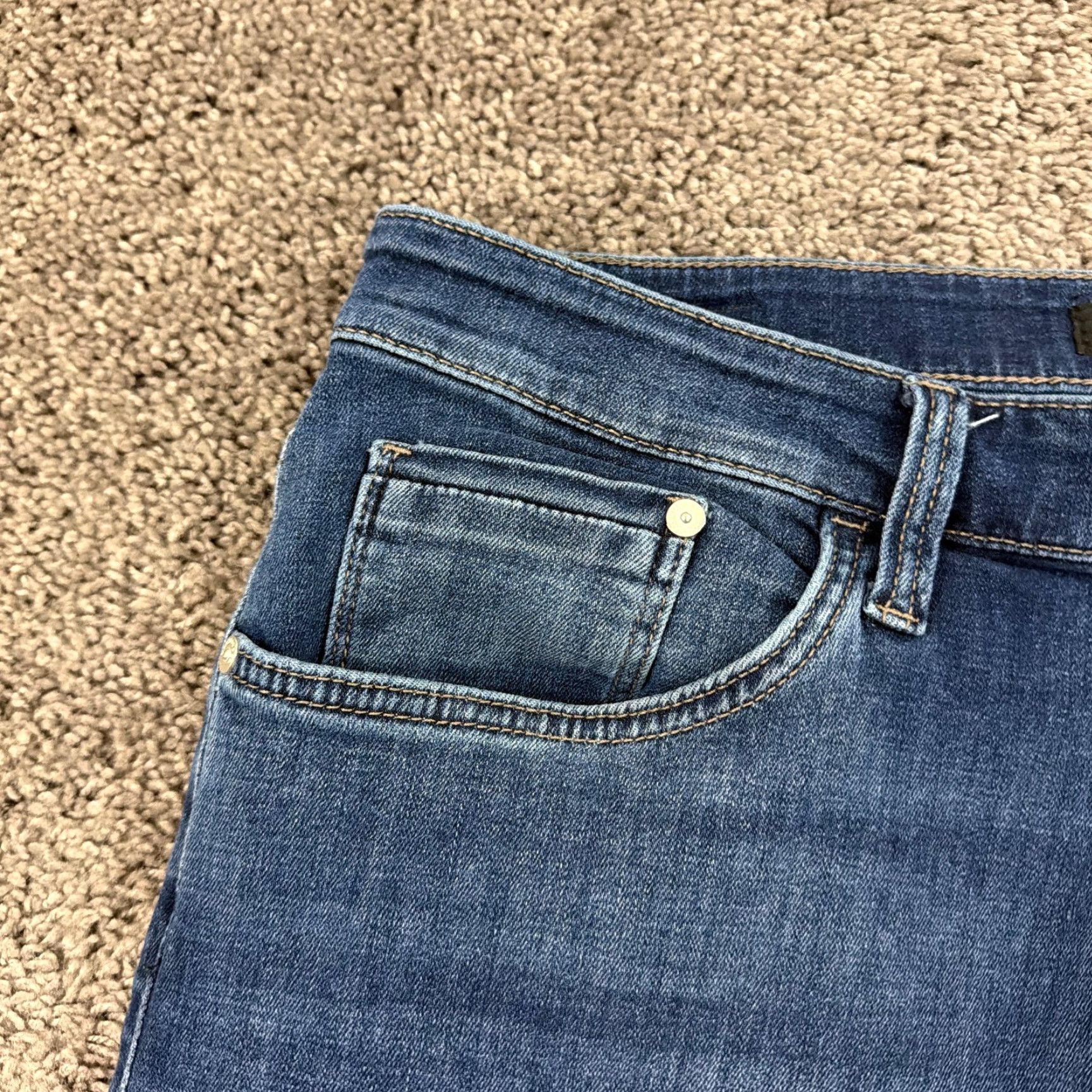 Vintage Mavi Jeans Mens 36 Straight Leg Low Rise Regular Dark Wash Denim Stretch Zach Jeans Mens Regular 36 Dark Blue Cotton Blend Logo 29 Inseam 34 Waist Size US 36 / EU 52 - 3 Thumbnail