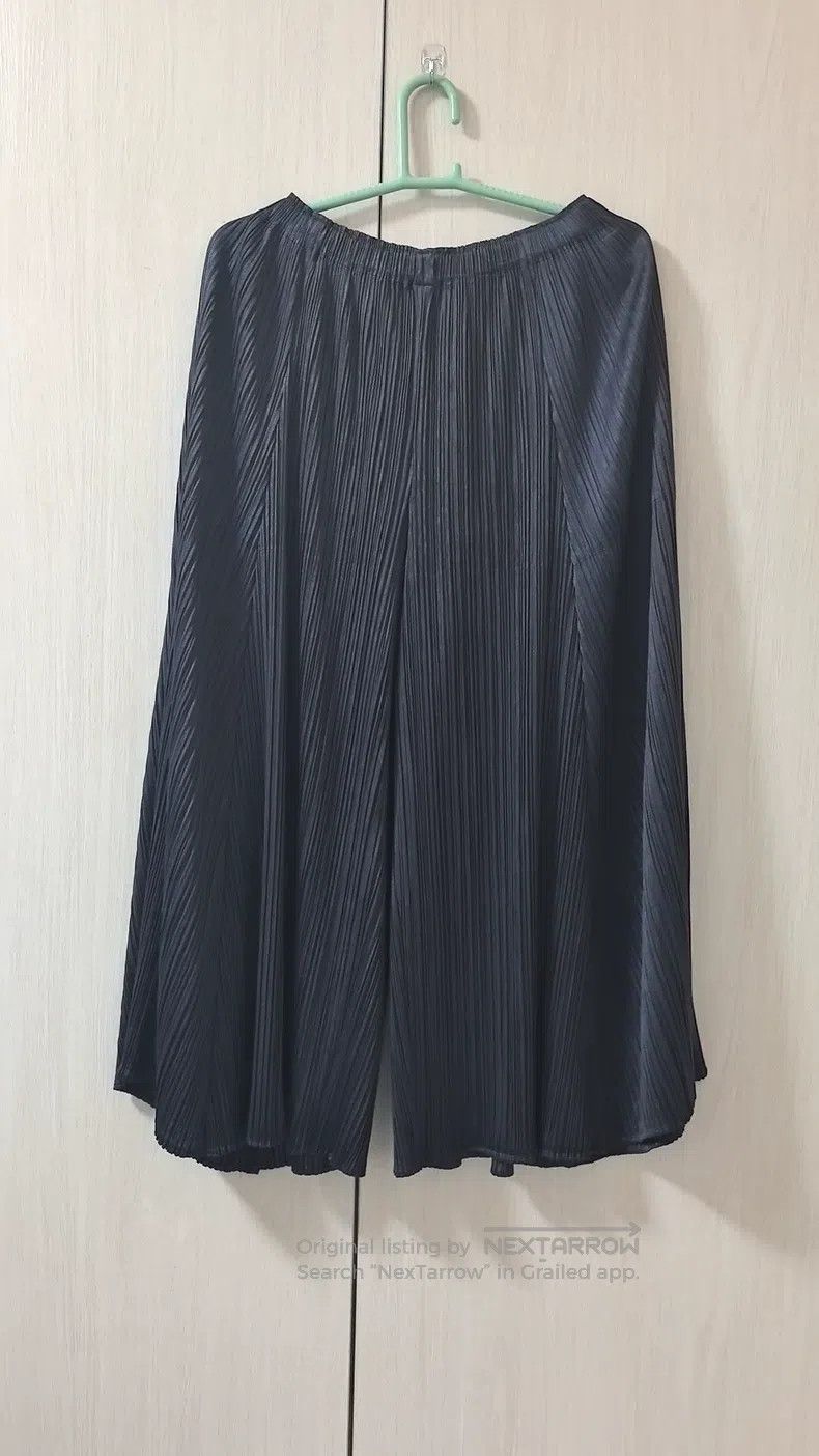 Issey Miyake Issey Miyake Black Midi Skirt Size 25" / US 0 / IT 36 - 1 Thumbnail