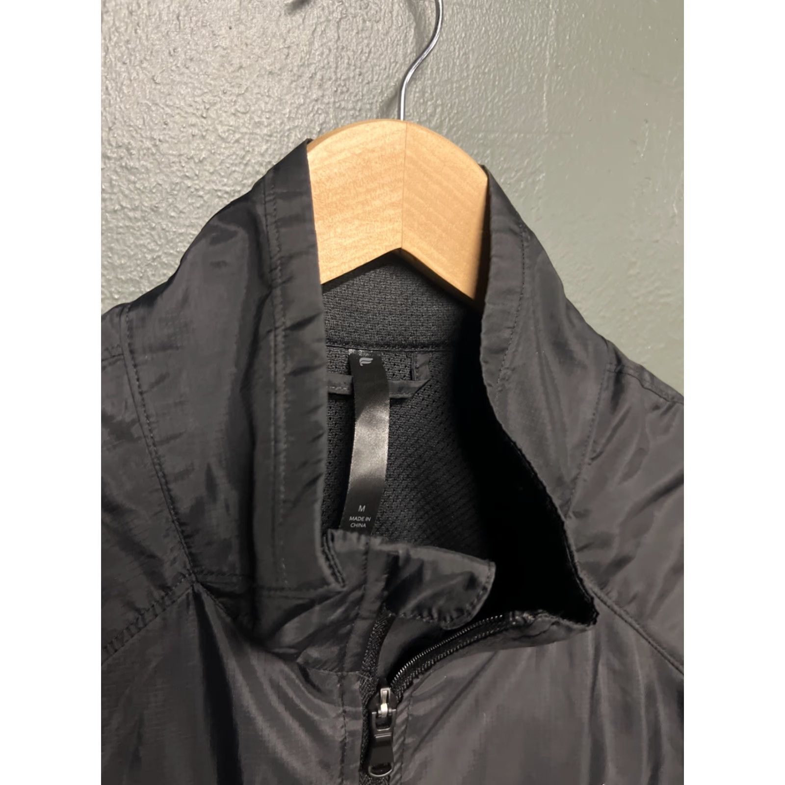 Fabletics Fabletics Mens Jacket The Breakline Track Jacket Black M Medium Size US M / EU 48-50 / 2 - 2 Thumbnail