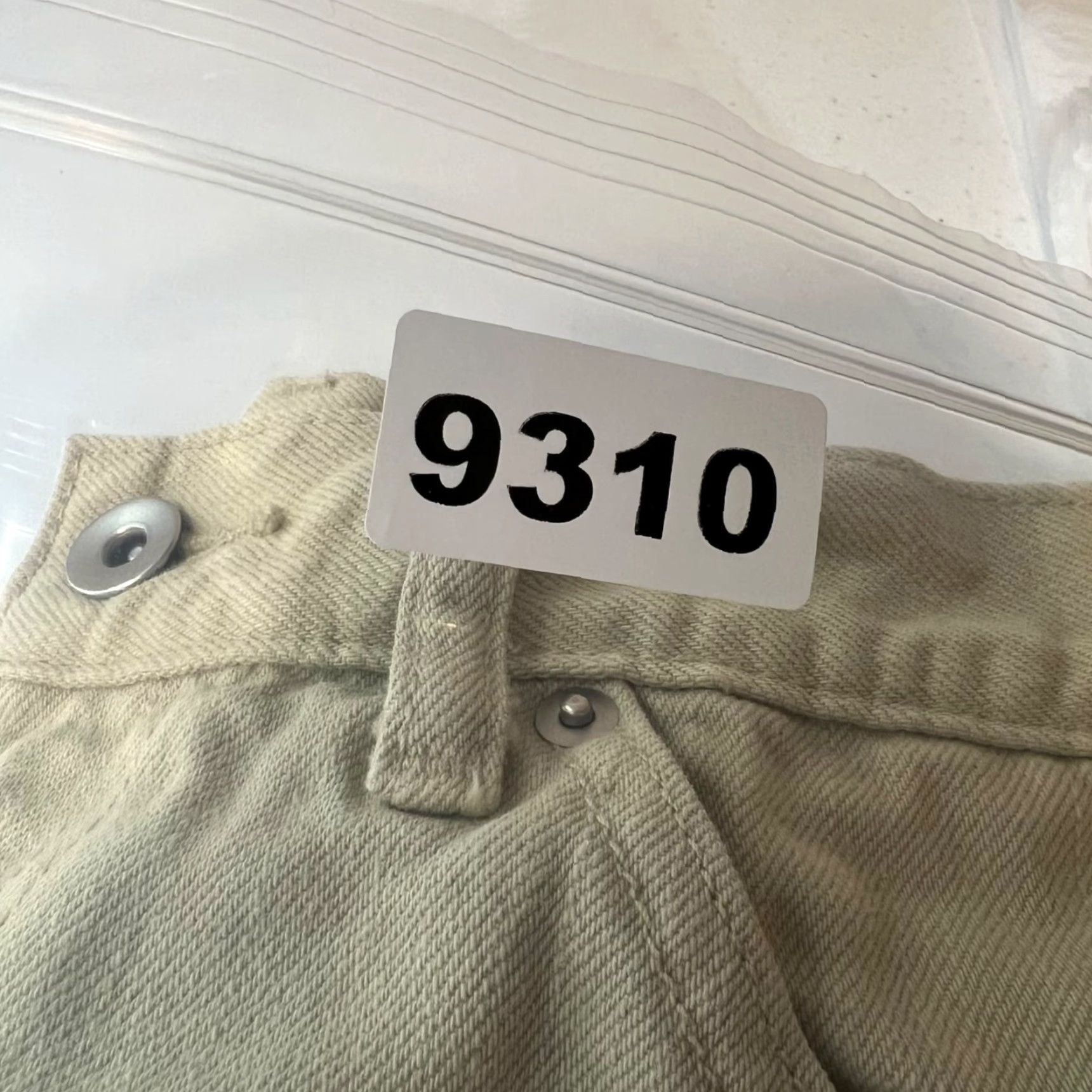 Uniqlo VINTAGE Uniqlo U Womens Khaki High-Waisted Denim Shorts 28 in Waist Denim Cotton Flat Front 4 in Inseam Khaki Womens 28 in Waist City/Brand Info Size 28" / US 6 / IT 42 - 8 Thumbnail