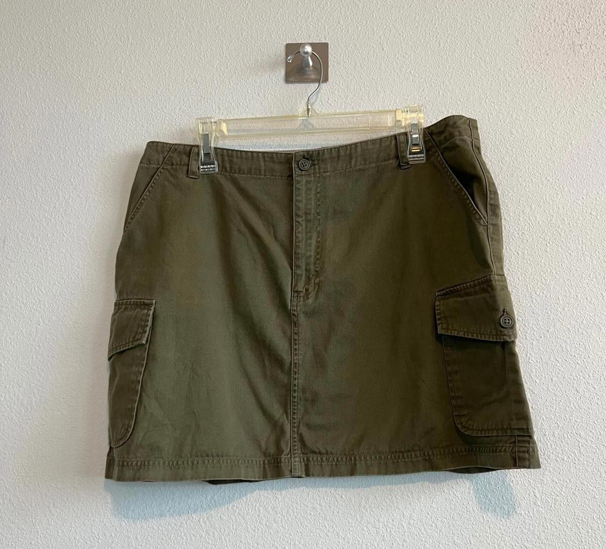 Gap Gap Green Cargo Mini Skirt with Pockets Gap Large/XL Size 40" / US 18 - 1 Thumbnail