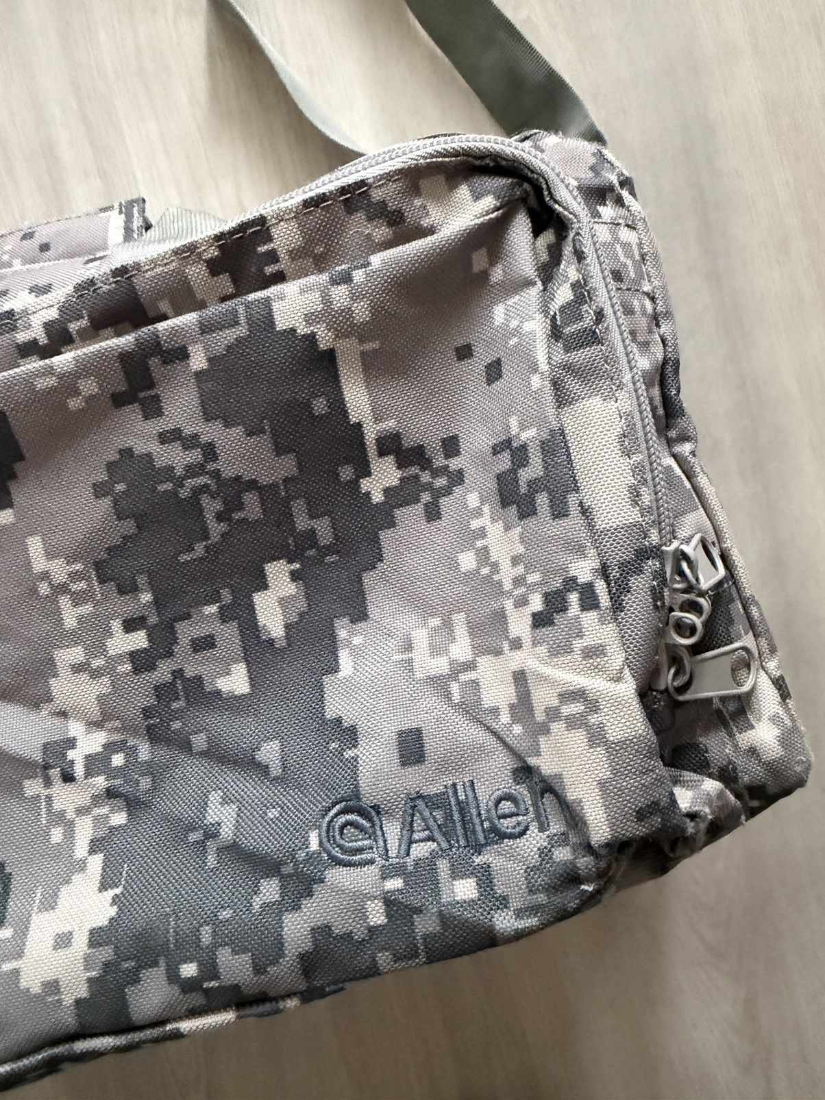 Vintage Allen Canvas Carry-All Gun Bag Tote Gym Canvas Digital Camo Size ONE SIZE - 2 Thumbnail