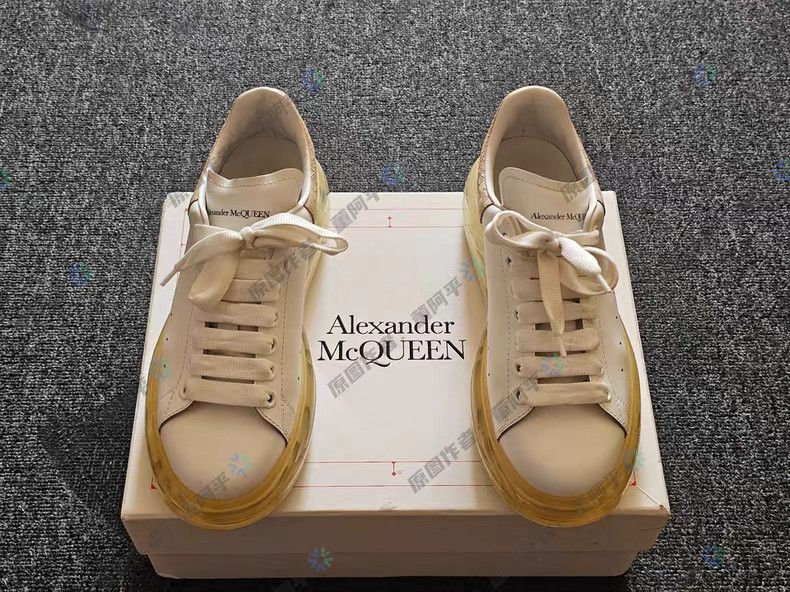 Alexander McQueen Alexander McQueen Women's White Sneakers. Q4 Size US 7 / IT 37 - 1 Thumbnail