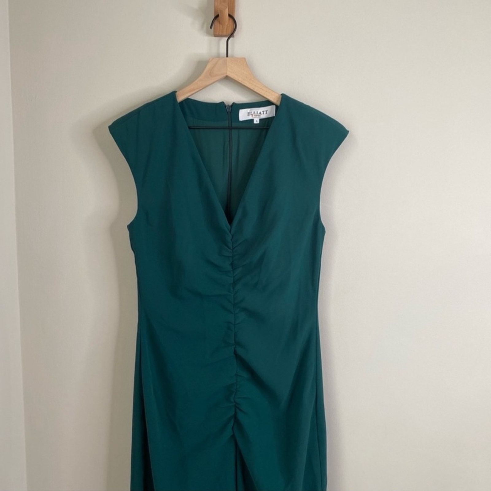 ELLIATT NWT Elliatt $273 High Low Sleeveless Sheath Gown Size Small Size S / US 4 / IT 40 - 6 Thumbnail