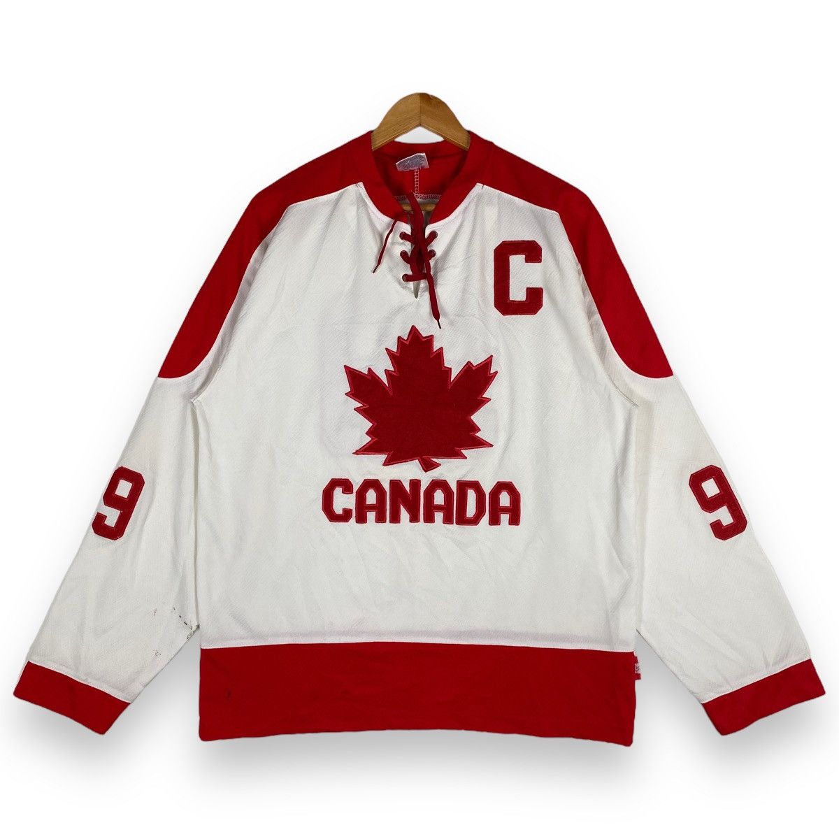 VINTAGE CANADA HOCKEY JERSEY