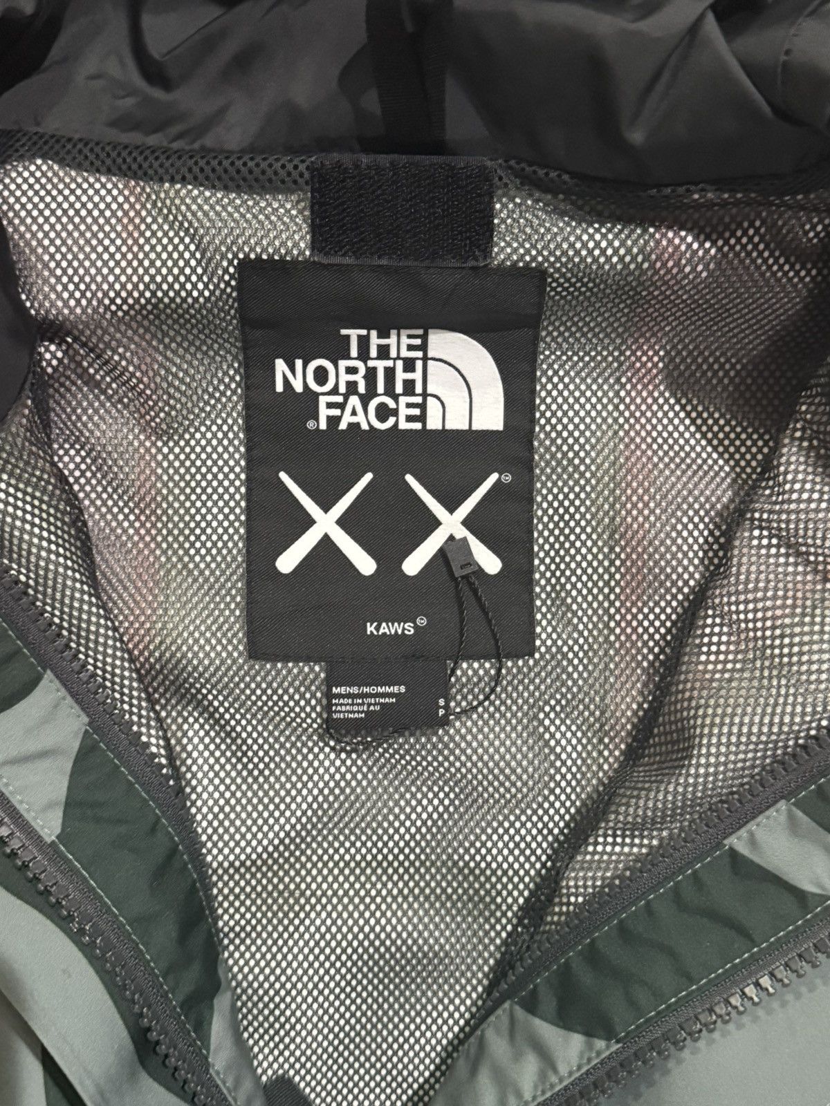 Kaws × The North Face KAWS X NORTHFACE 1986 MOUNTAIN JACKET BALSAM GREEN Size US S / EU 44-46 / 1 - 4 Thumbnail
