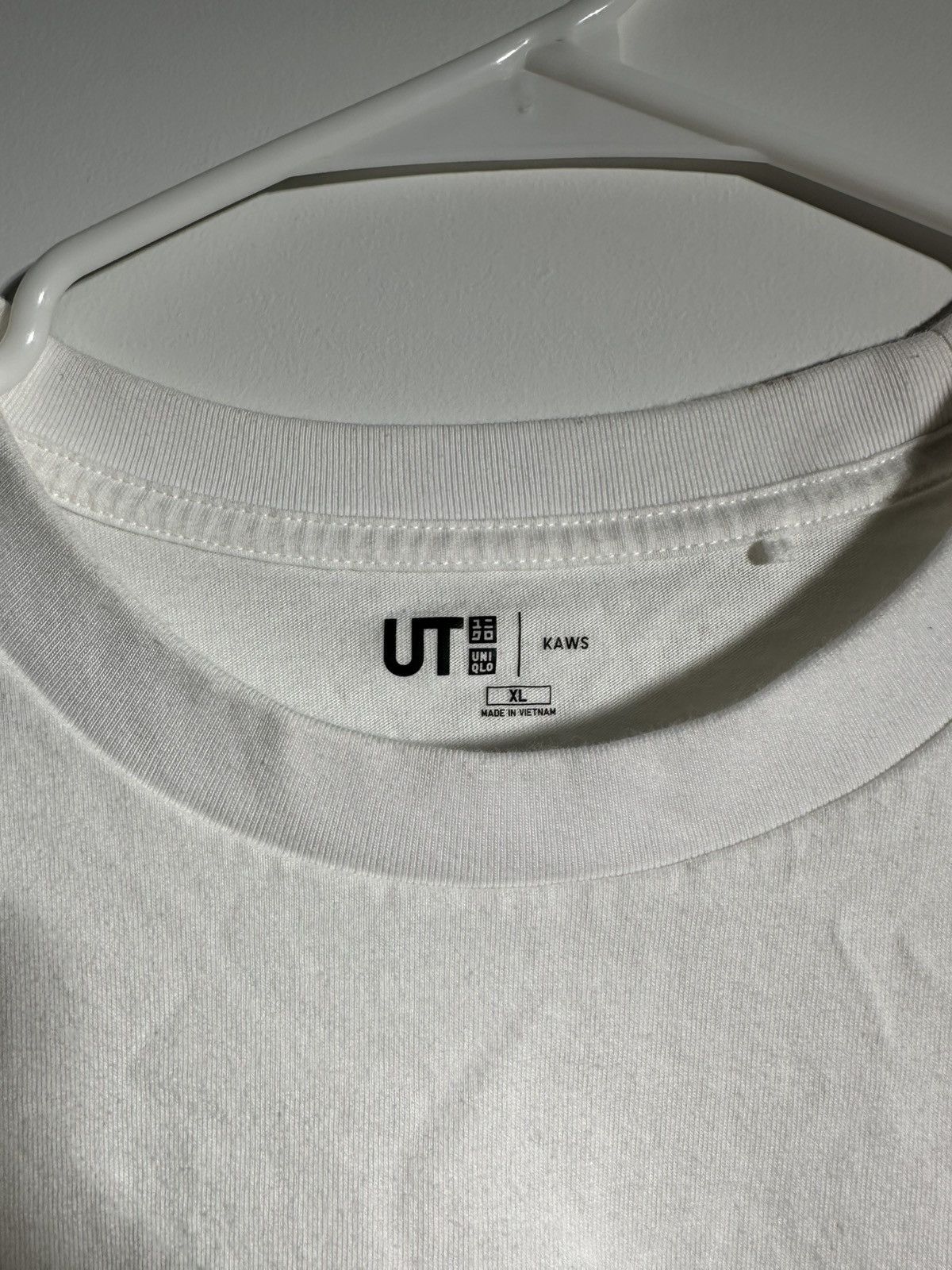 Kaws × Uniqlo Kaws x Uniqlo Tee Size US XL / EU 56 / 4 - 2 Thumbnail