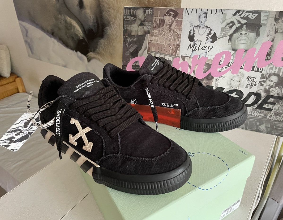オフホワイト VULCANIZED  スニーカー シューズ アローロゴ 黒 41 Off-White × Virgil Abloh Off-White Vulcanized Low Canvas Sneakers