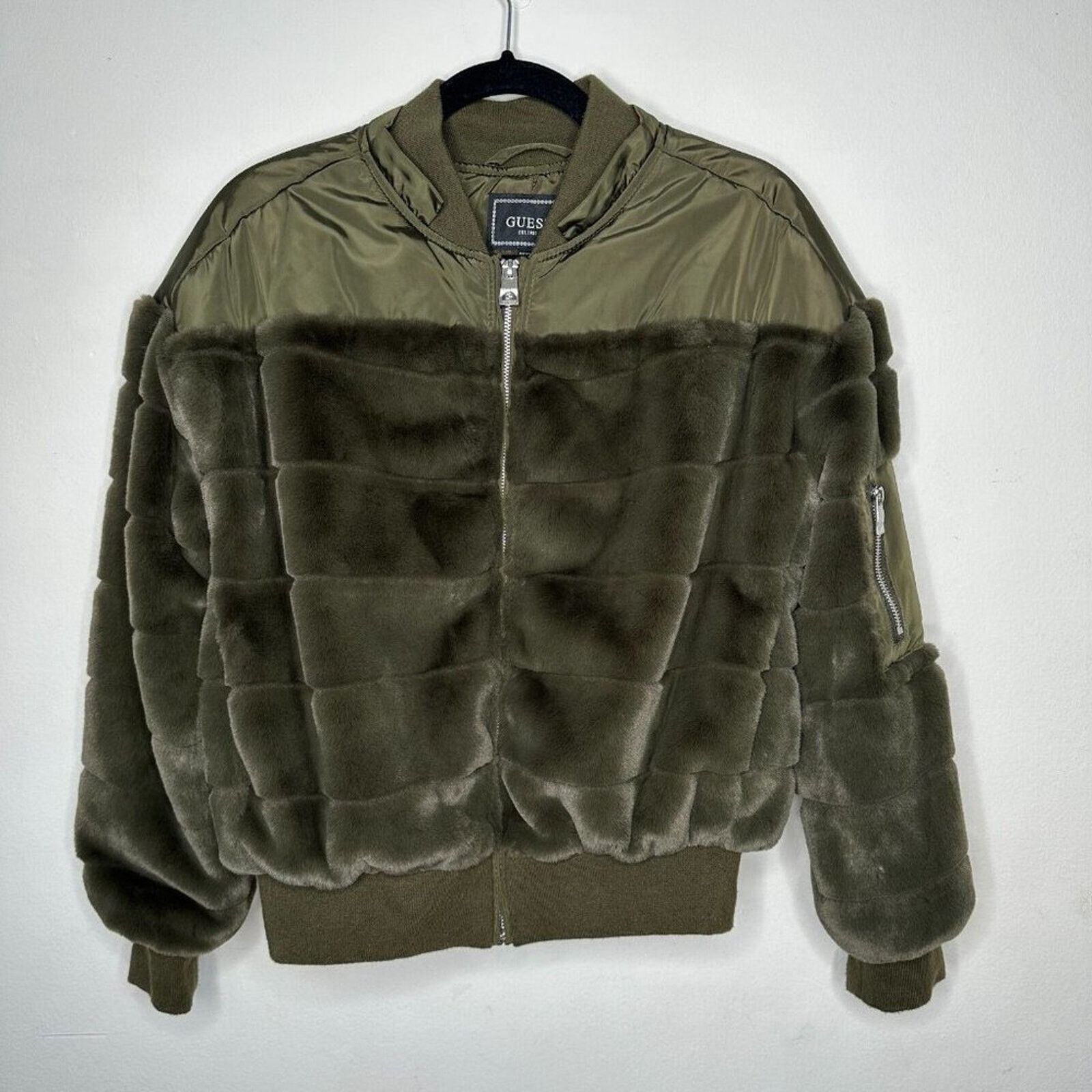 Guess NWOT Guess Felicia Olive Faux Fur Bomber Jacket Pockets XS Size XS / US 0-2 / IT 36-38 - 2 Thumbnail