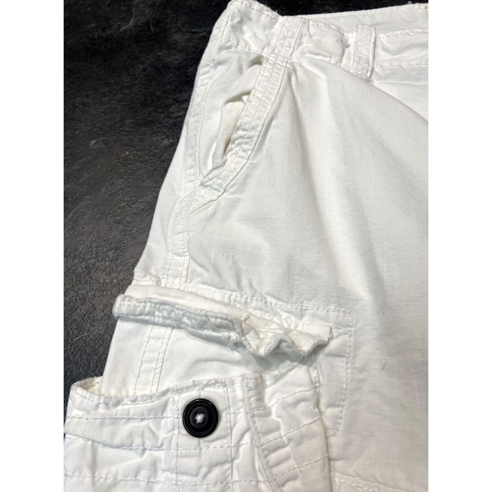 American Eagle Outfitters American Eagle Outfitters Classic Cargo Shorts Mens Size 30 White 10” Inseam Size US 30 / EU 46 - 7 Thumbnail